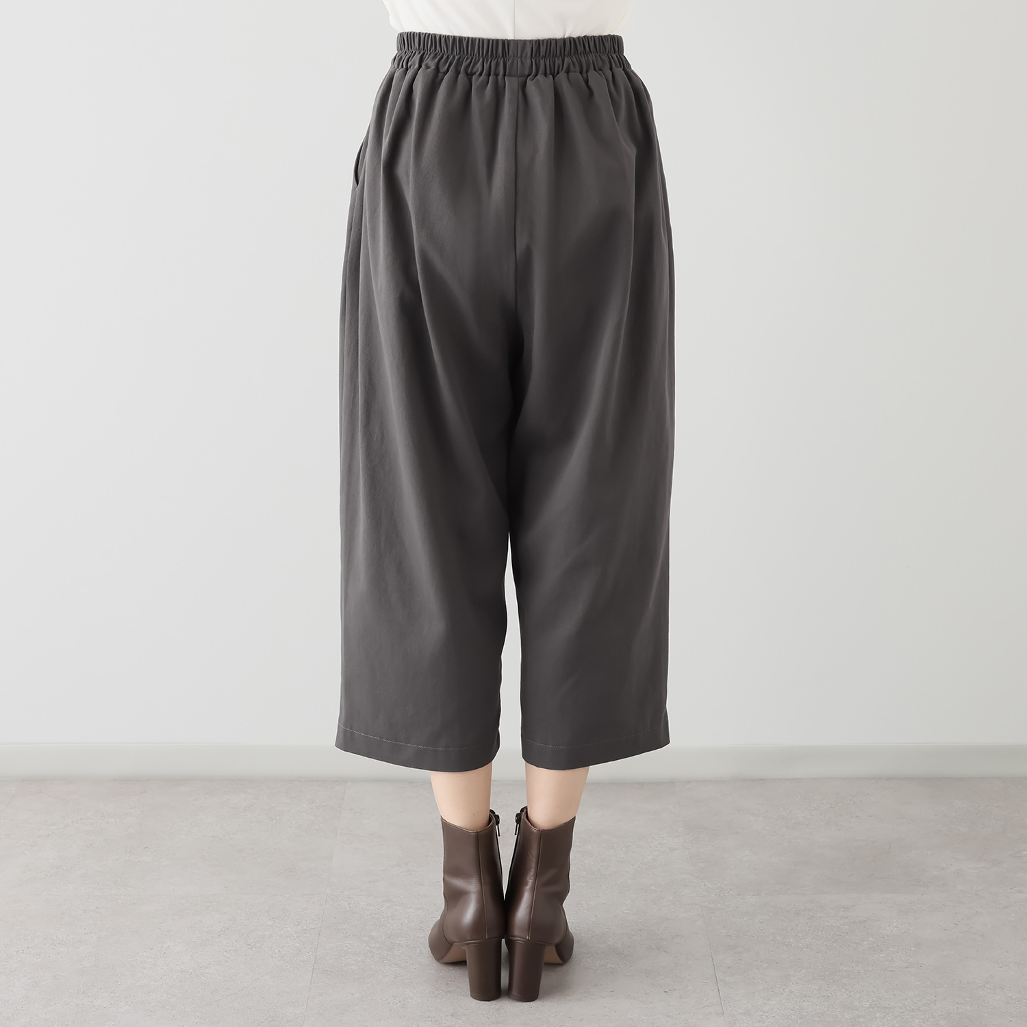 エバーグリーン エバーモア はくだけで雰囲気漂う コクーンパンツ