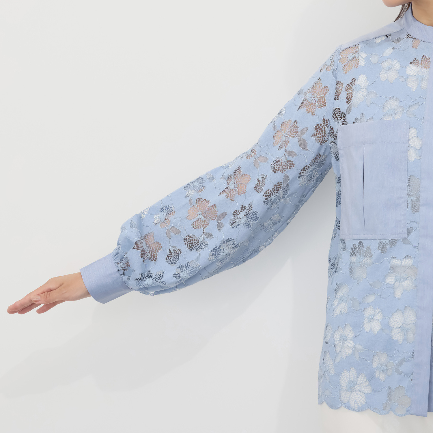 ＢＯＵＮＣＹ　ＢＯＮＤ シャツスタイルを新鮮に！ 華やかラッセルレース スタンドネックシャツ