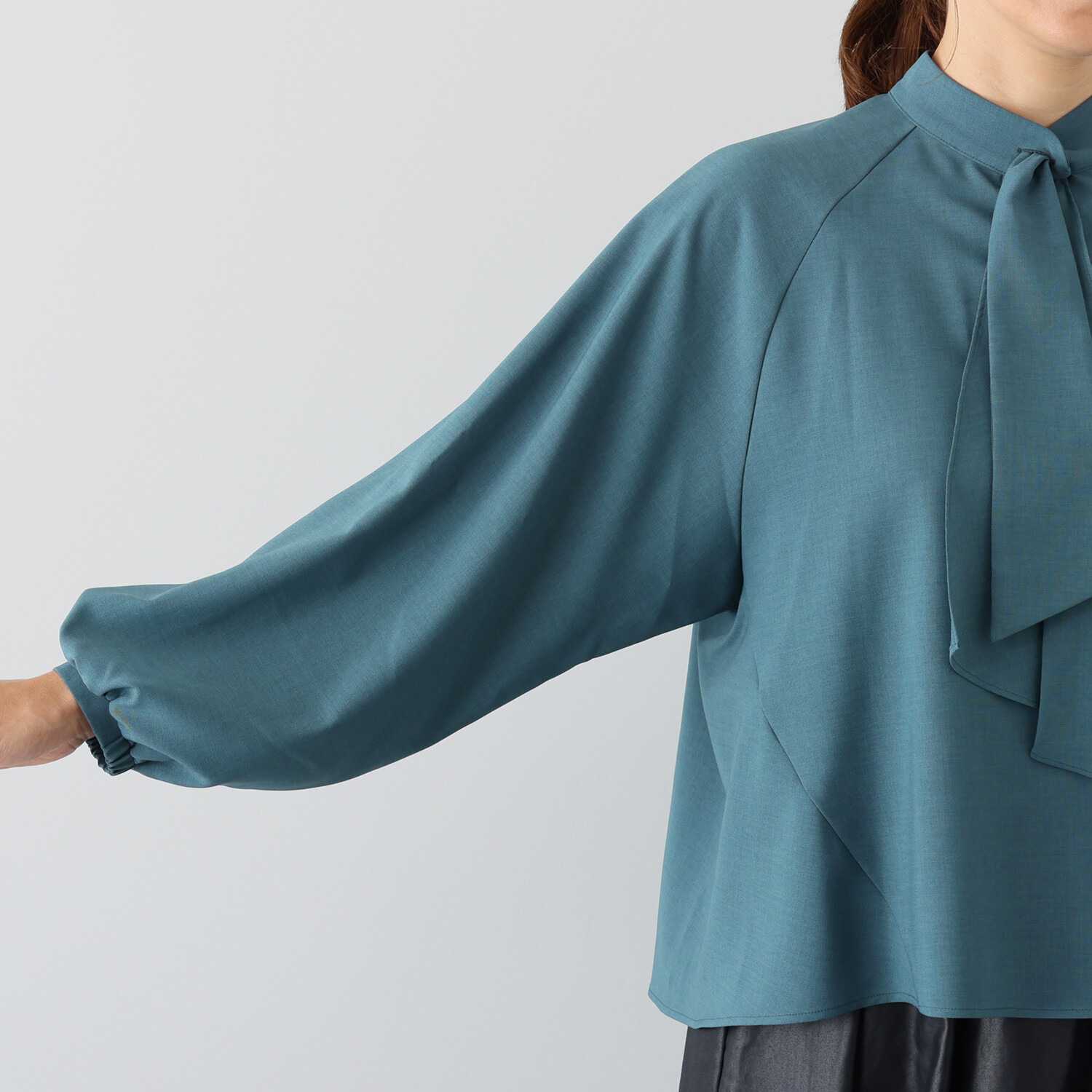 イフェメル／ ダブルフェーストーキョー 日本製 ラグランスリーブ スカーフタイブラウス