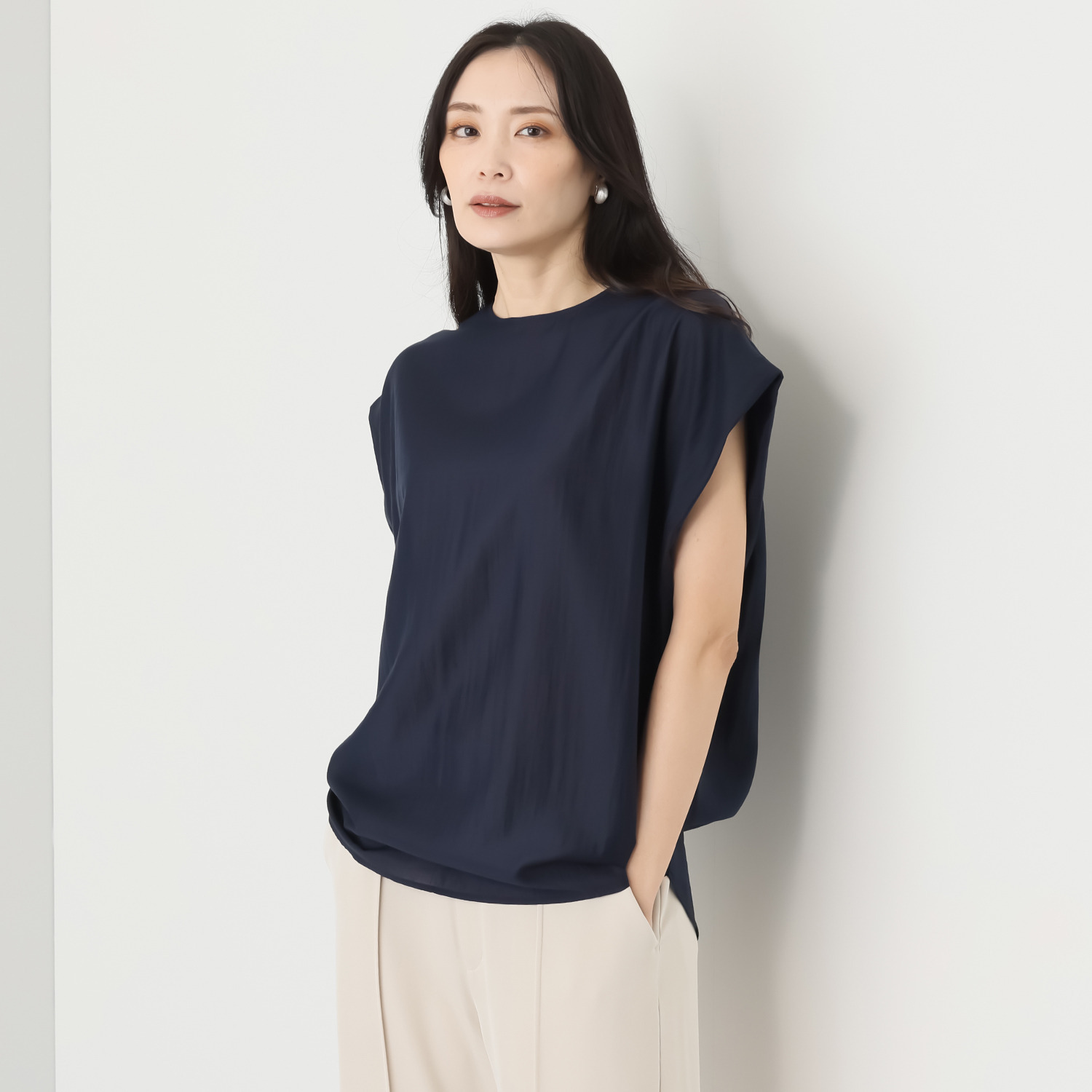 アキ　オザワ 余白をまとう フォルムで魅せる 品格ブラウス “ＨＩＲＯ”