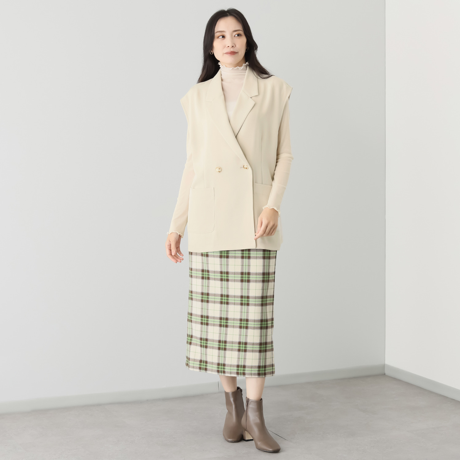 アキ　オザワ 晴れの日も曇りの日も わたしらしく 装い整うジレベスト “ＡＹＵＭＩ”