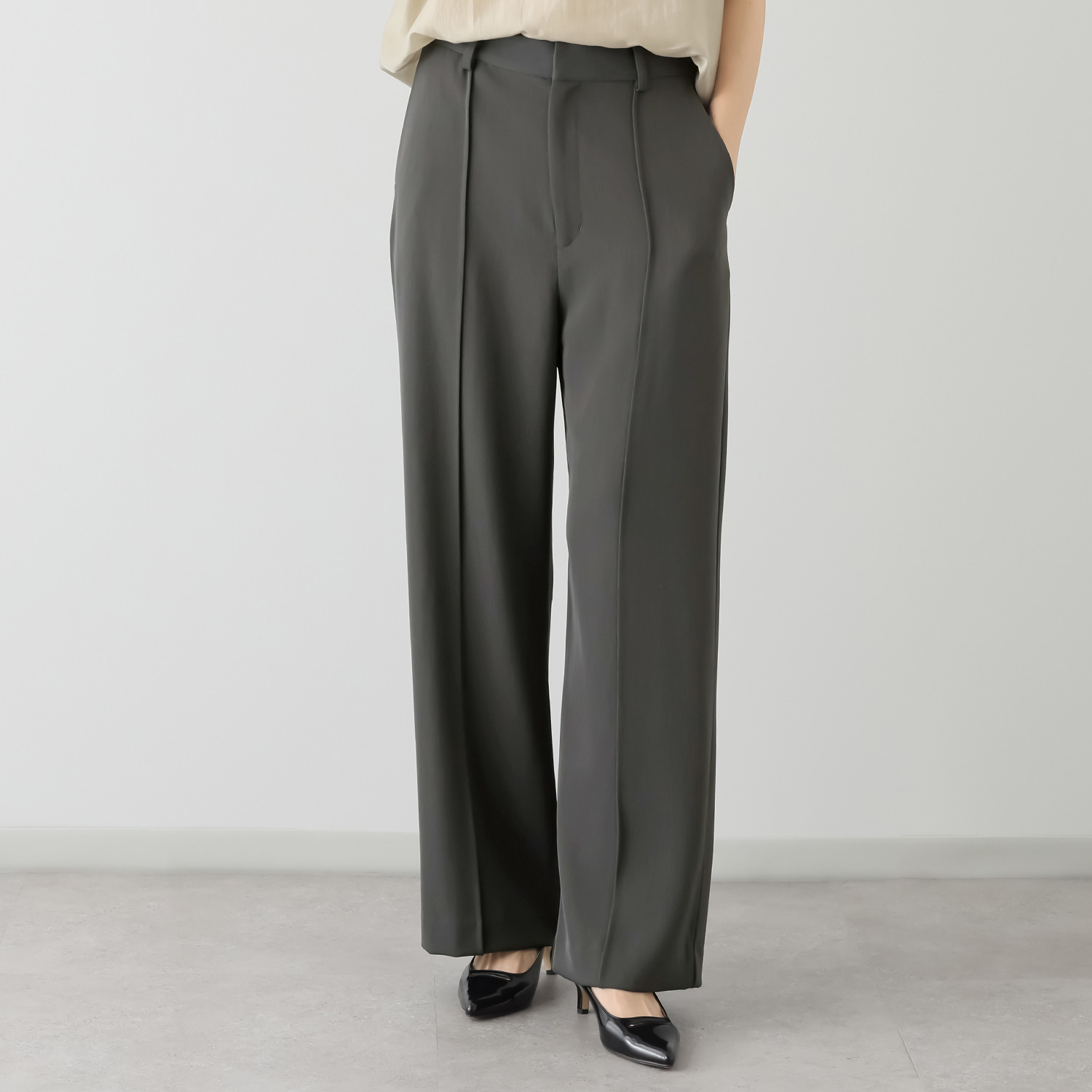 アキ　オザワ きちんとする日も しない日も わたしにやさしい イージーパンツ “ＡＹＵＭＩ”