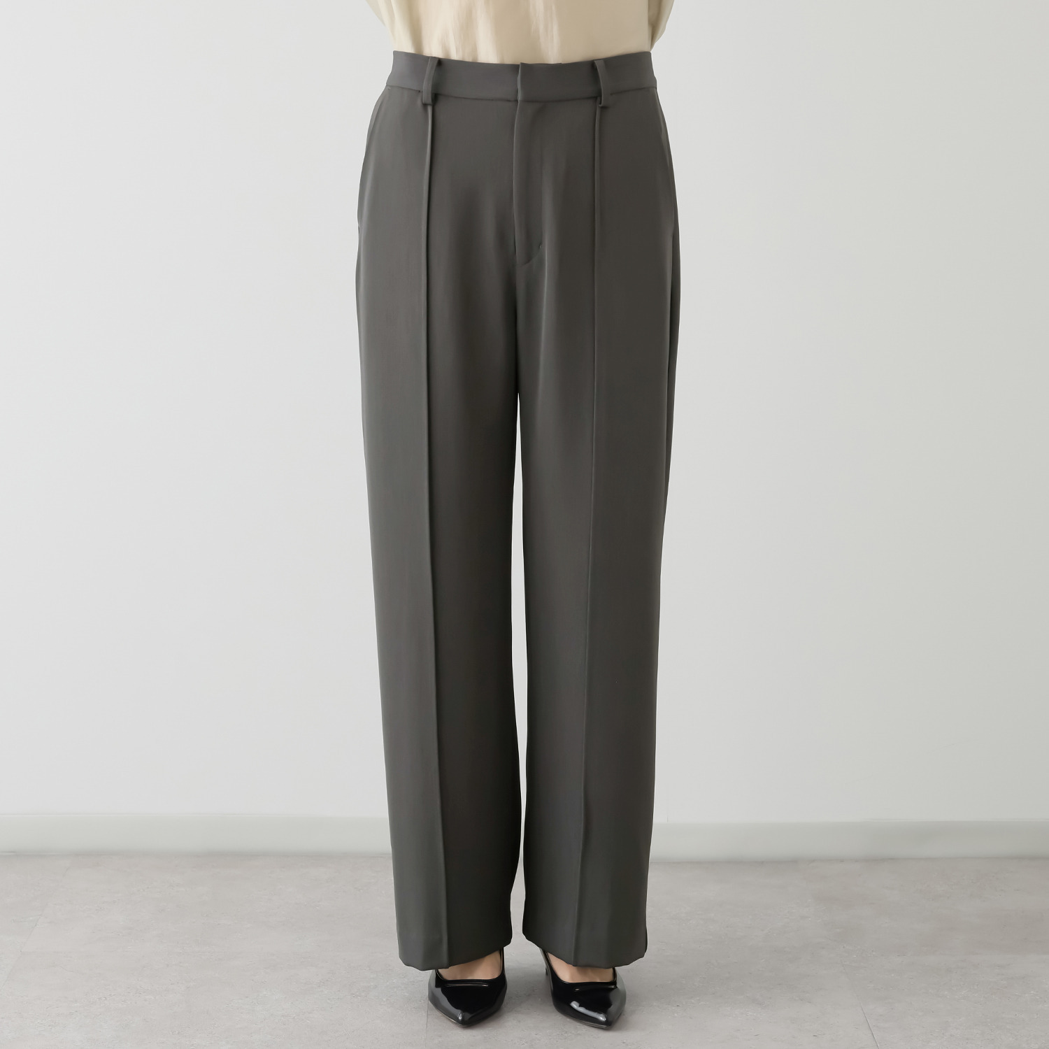 アキ　オザワ きちんとする日も しない日も わたしにやさしい イージーパンツ “ＡＹＵＭＩ”