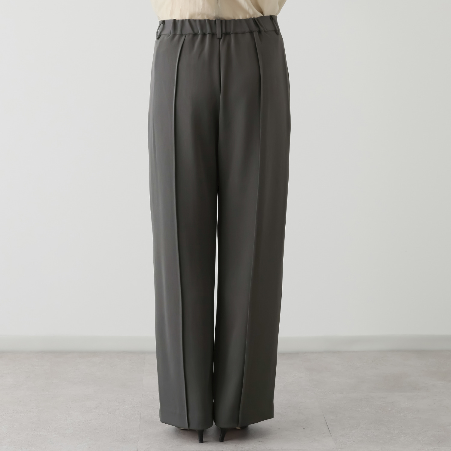 アキ　オザワ きちんとする日も しない日も わたしにやさしい イージーパンツ “ＡＹＵＭＩ”