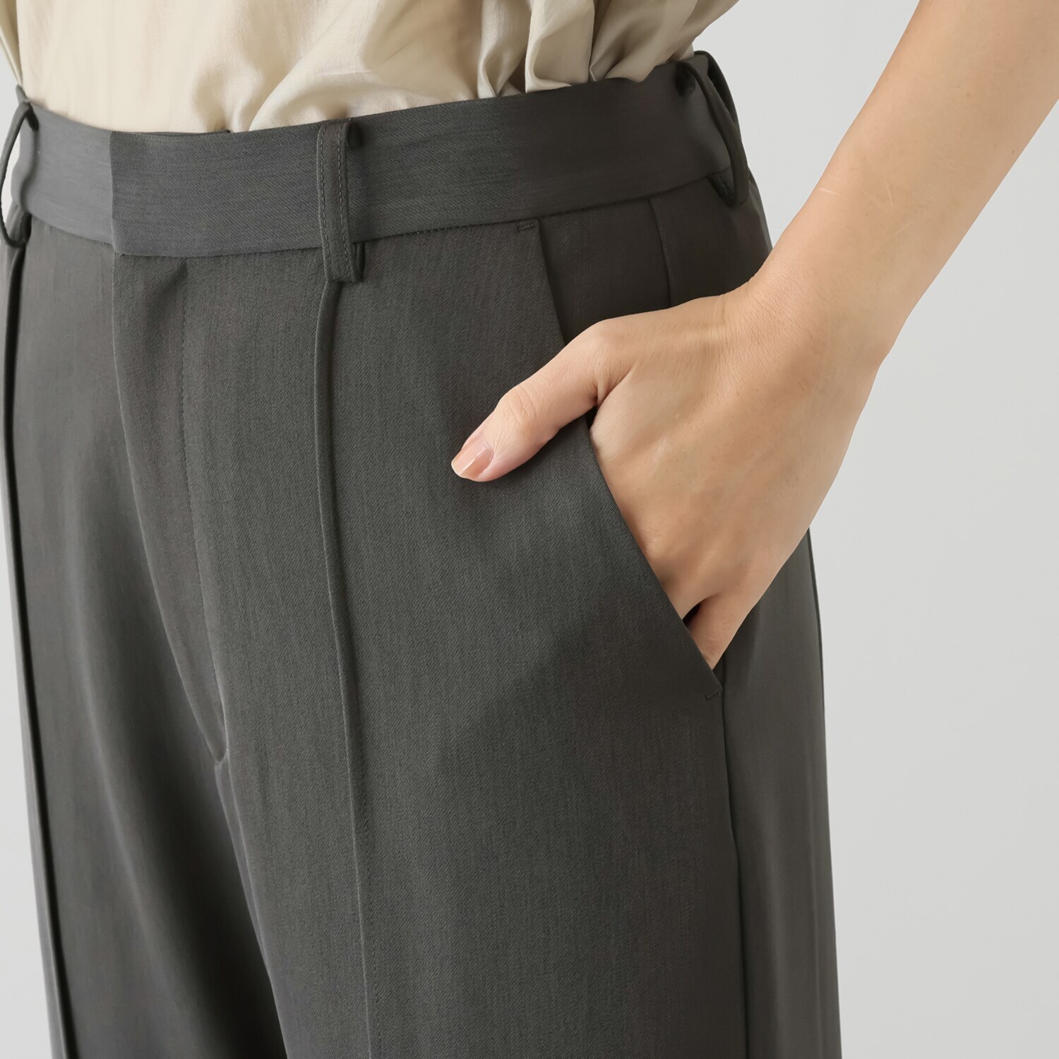 アキ　オザワ きちんとする日も しない日も わたしにやさしい イージーパンツ “ＡＹＵＭＩ”