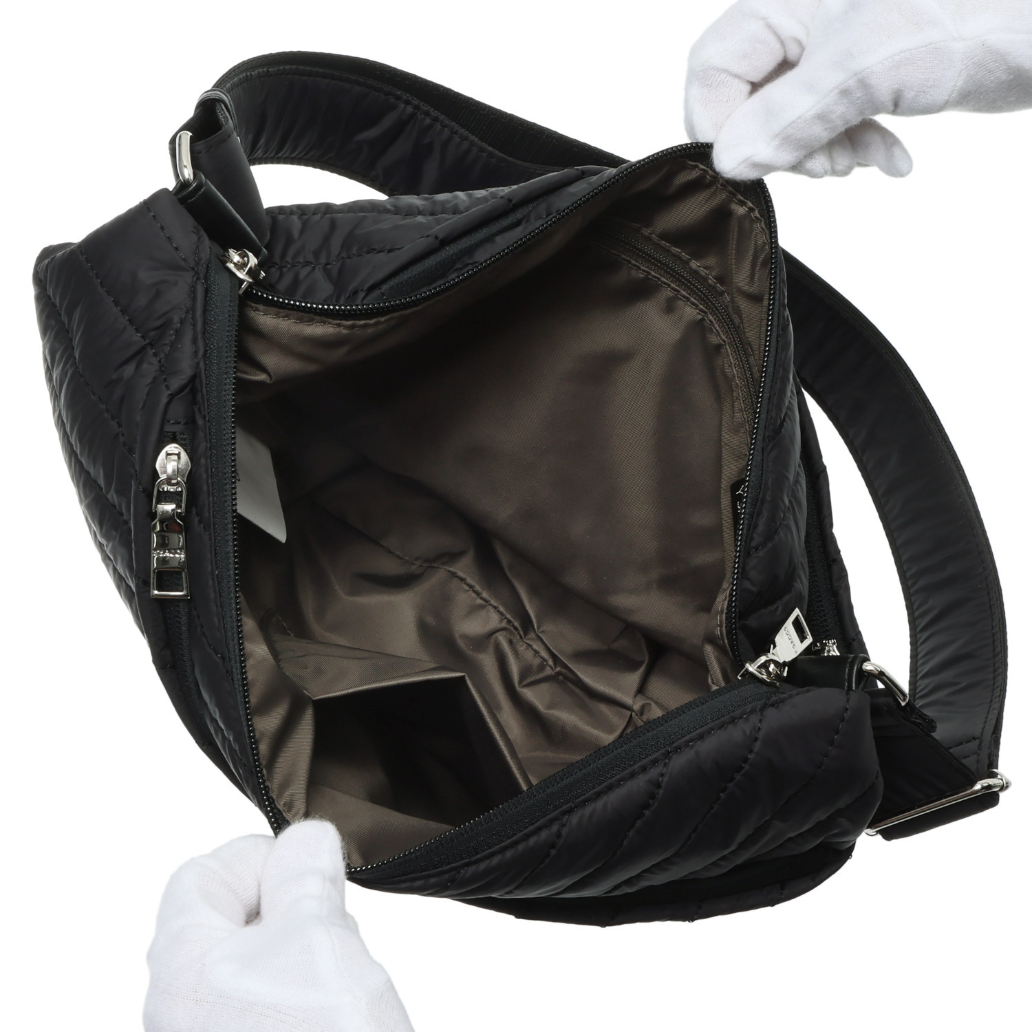 イザック はっ水　軽量 ナイロンキルティング ショルダーバッグ