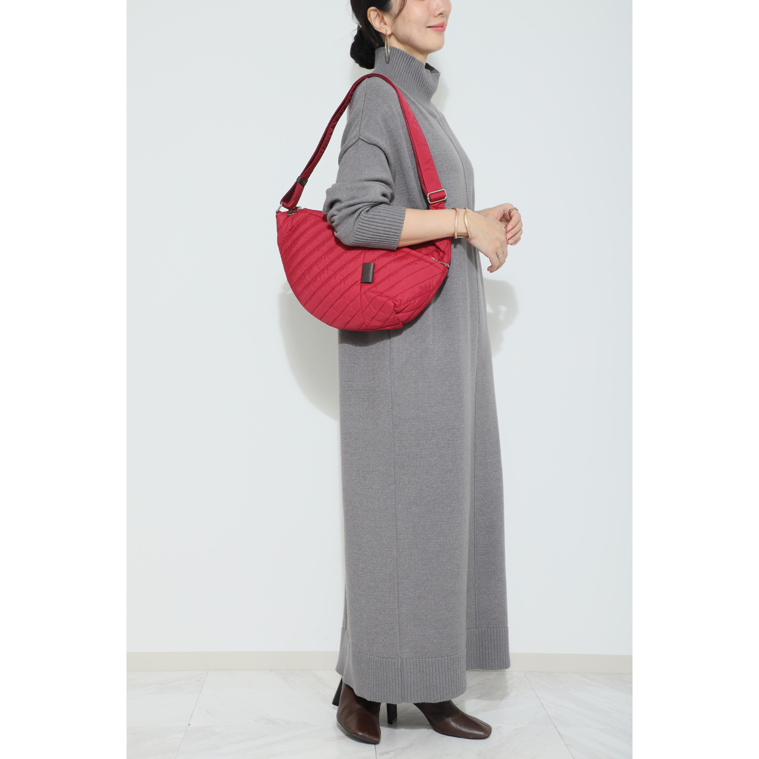 イザック はっ水　軽量 ナイロンキルティング ショルダーバッグ