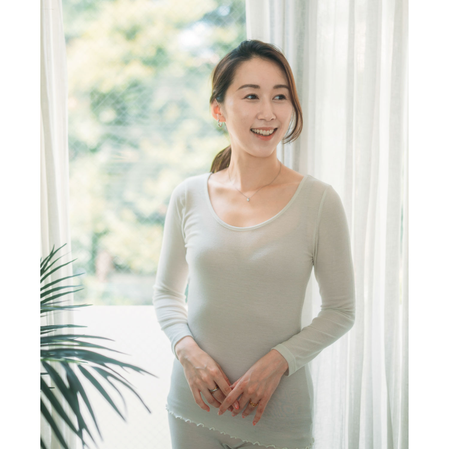 ヘ・エラ 日本製 抗菌防臭・消臭・吸湿発熱 極上メリノウール１００％ バレエネックインナー