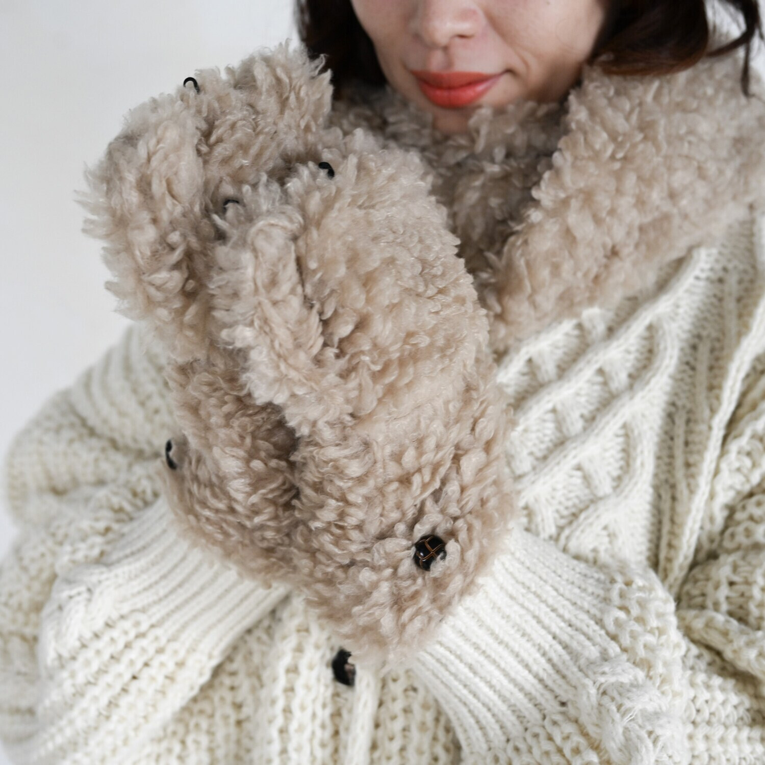 指先自由でらくらくスマホ フード付きで暖かい トイプードル もこもこミトン＆ スヌードセット