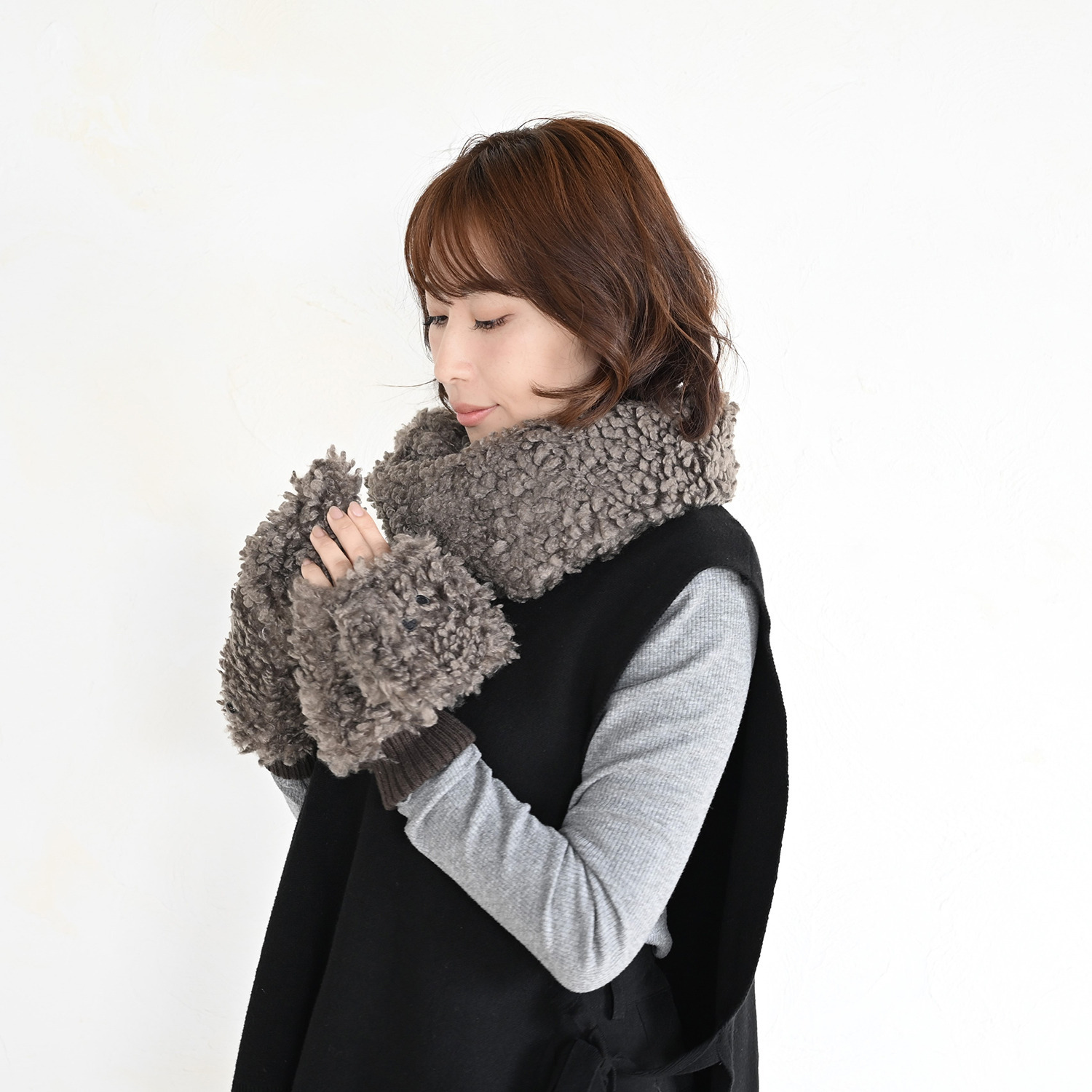 指先自由でらくらくスマホ フード付きで暖かい トイプードル もこもこミトン＆ スヌードセット