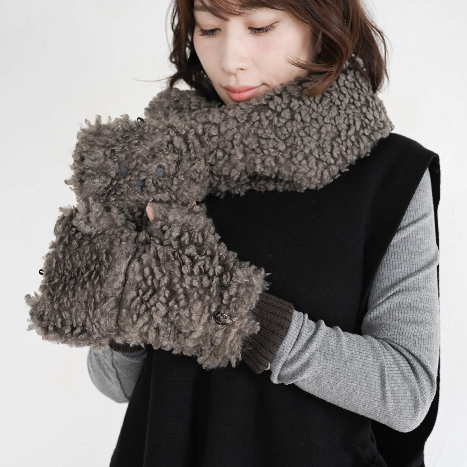 指先自由でらくらくスマホ フード付きで暖かい トイプードル もこもこミトン＆ スヌードセット