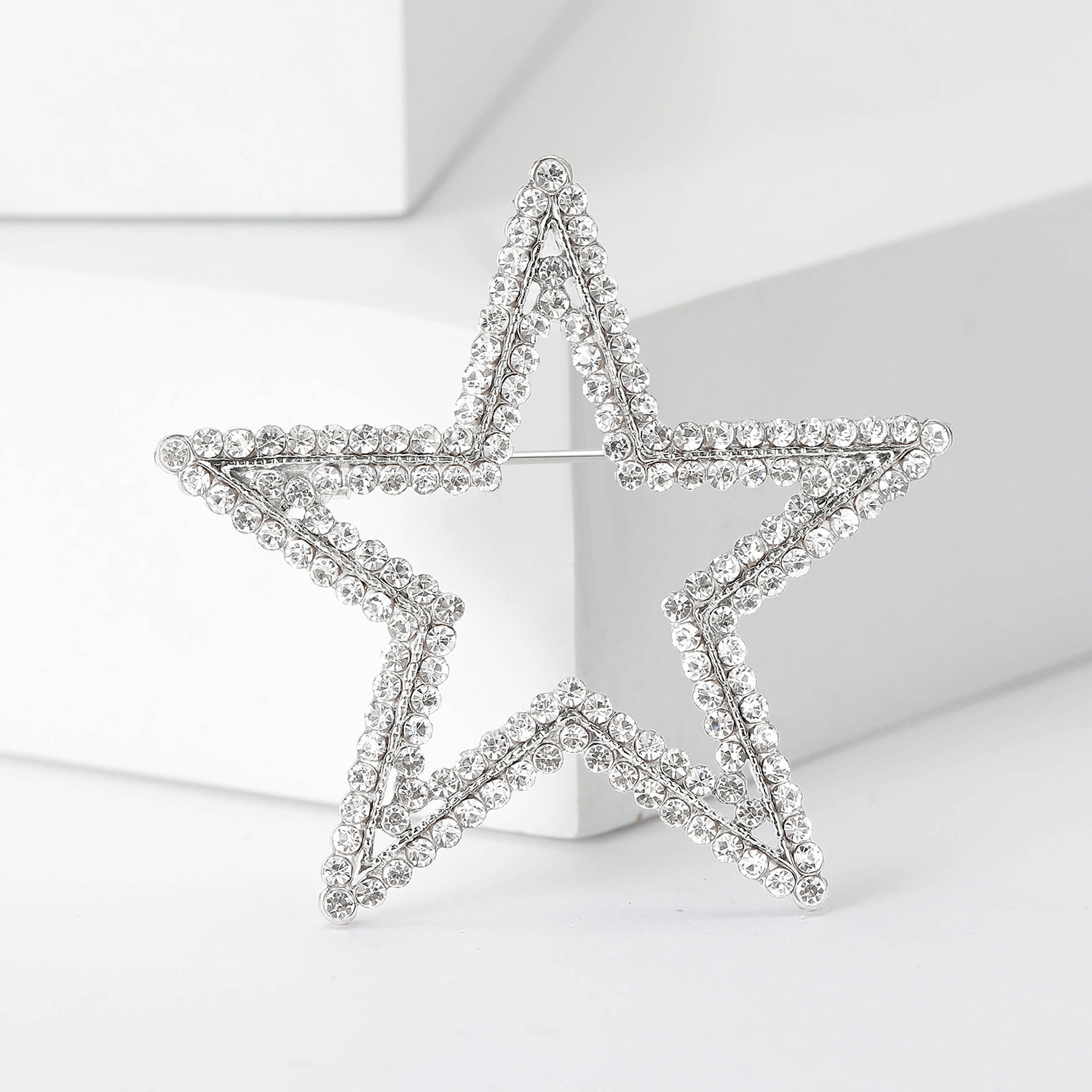 韓国トレンド 雑貨コレクション キラキラブローチ ＜スター＞