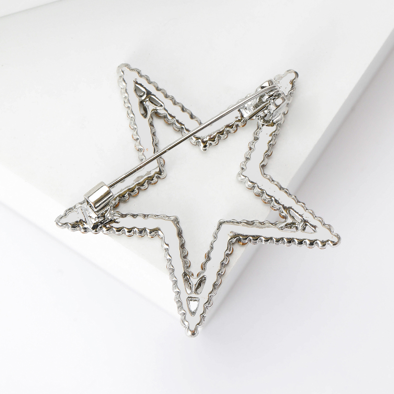 韓国トレンド 雑貨コレクション キラキラブローチ ＜スター＞