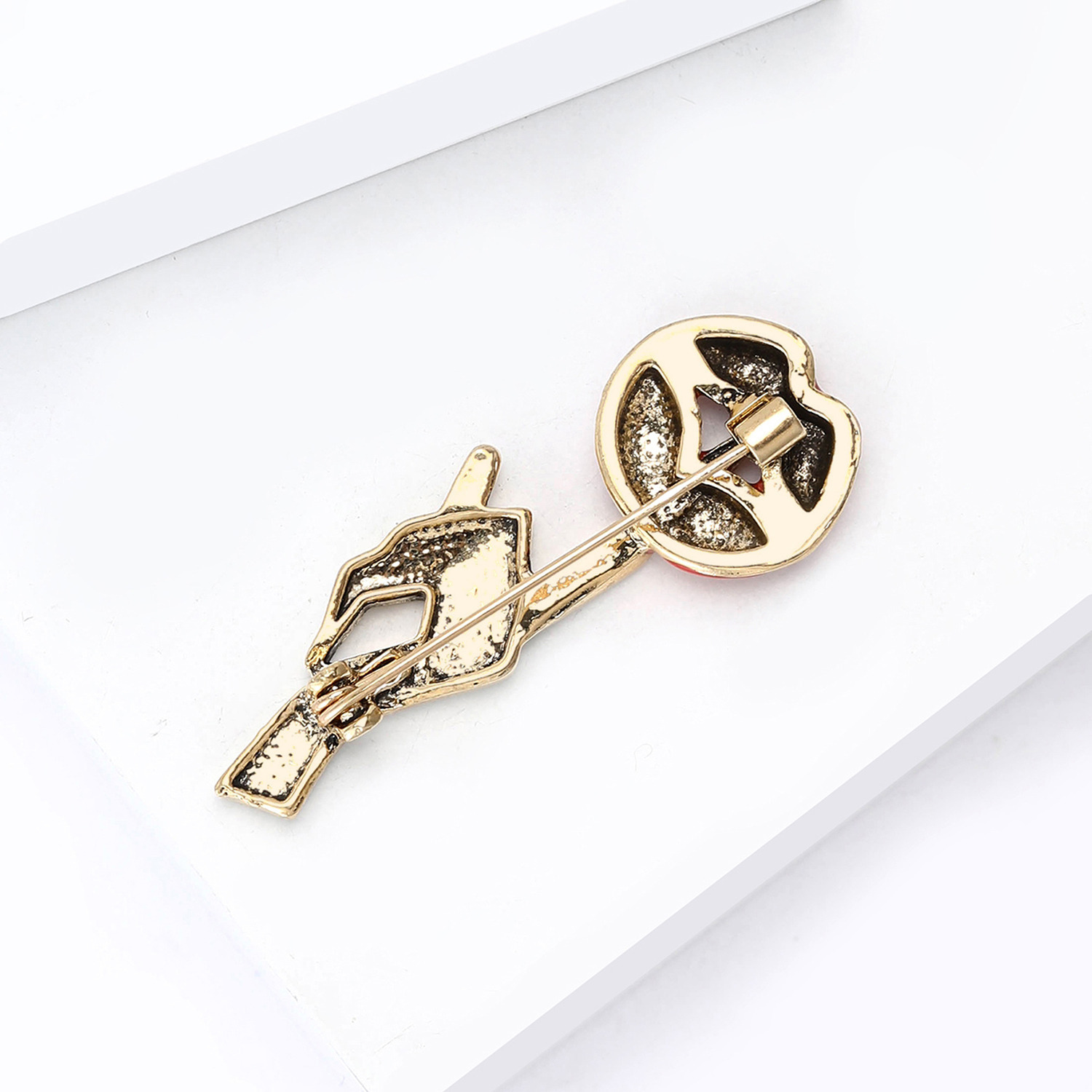 韓国トレンド 雑貨コレクション キラキラブローチ ＜ヒミツ＞