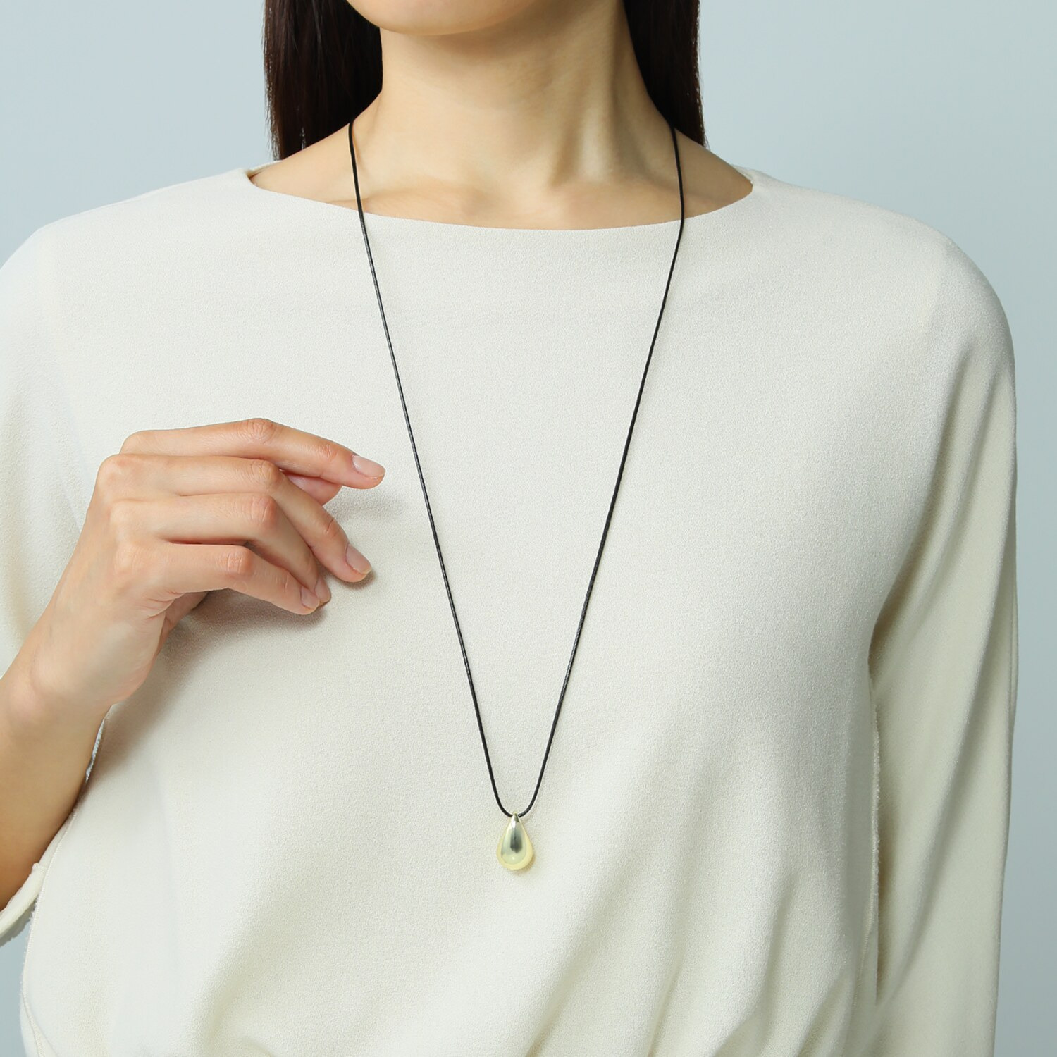 エアリーフェアリー メタルドロップ シンプルモダン ブラックコードネックレス