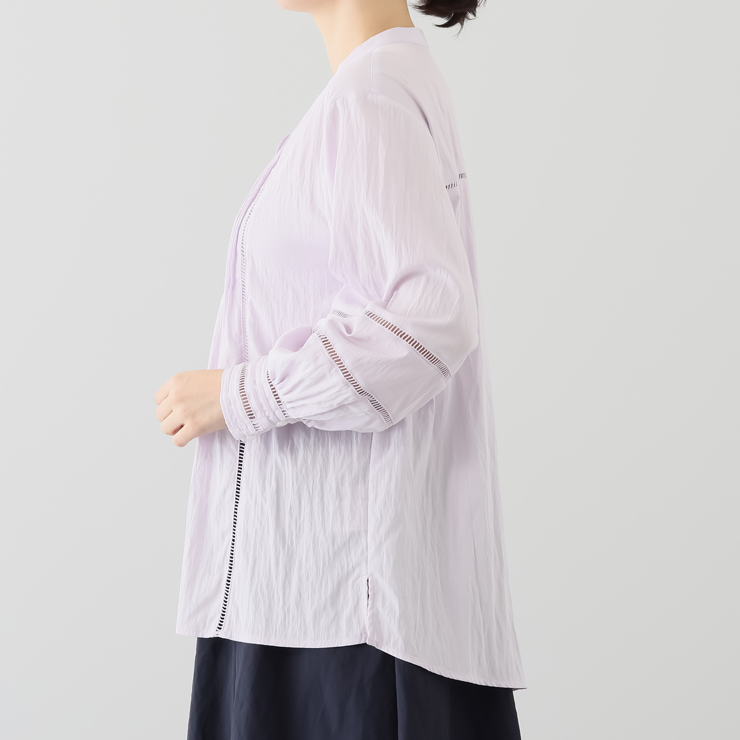 アトリエ　クース ハシゴレース×ピンタック 日常に特別感を添える ブラウス