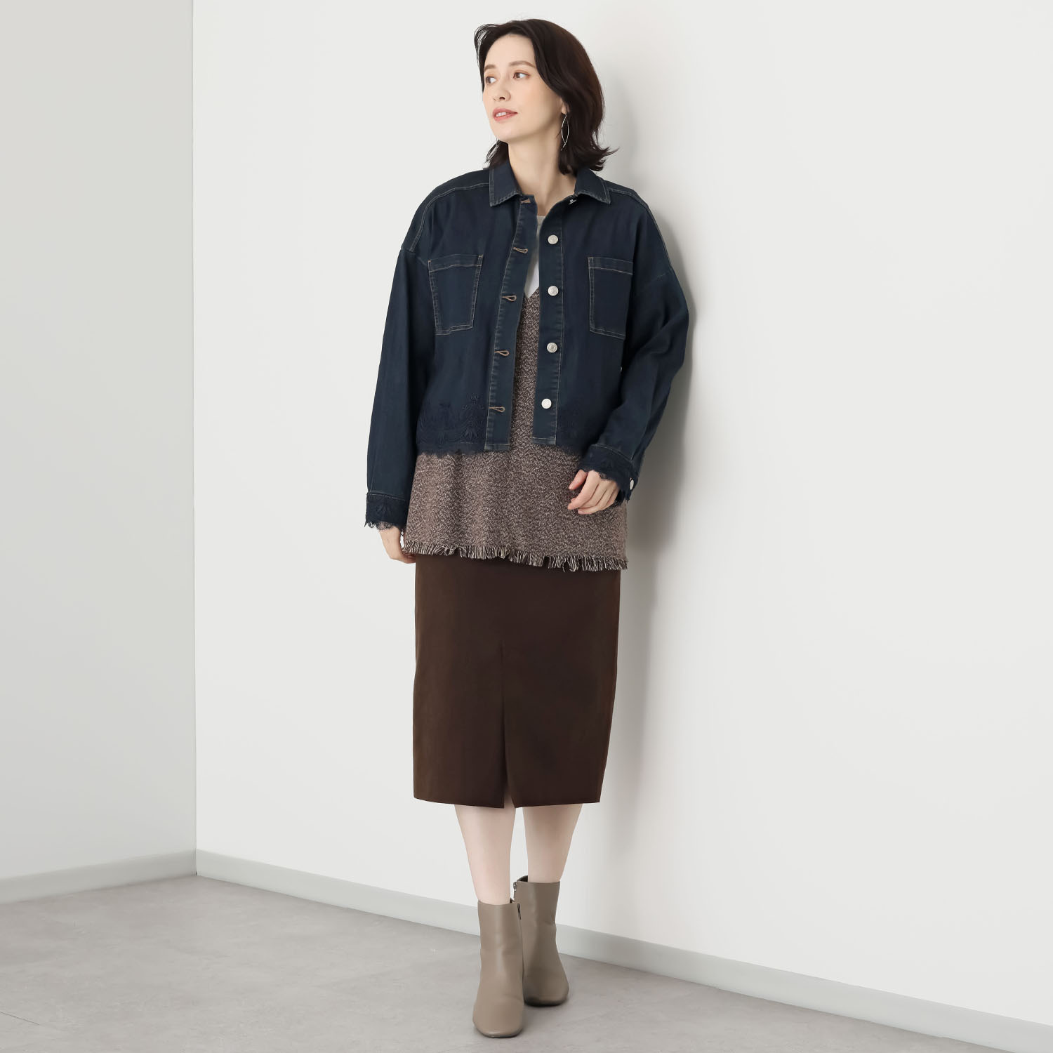 アトリエ　クース デニム×レースで 大人カジュアルを楽しんで ライトデニムジャケット