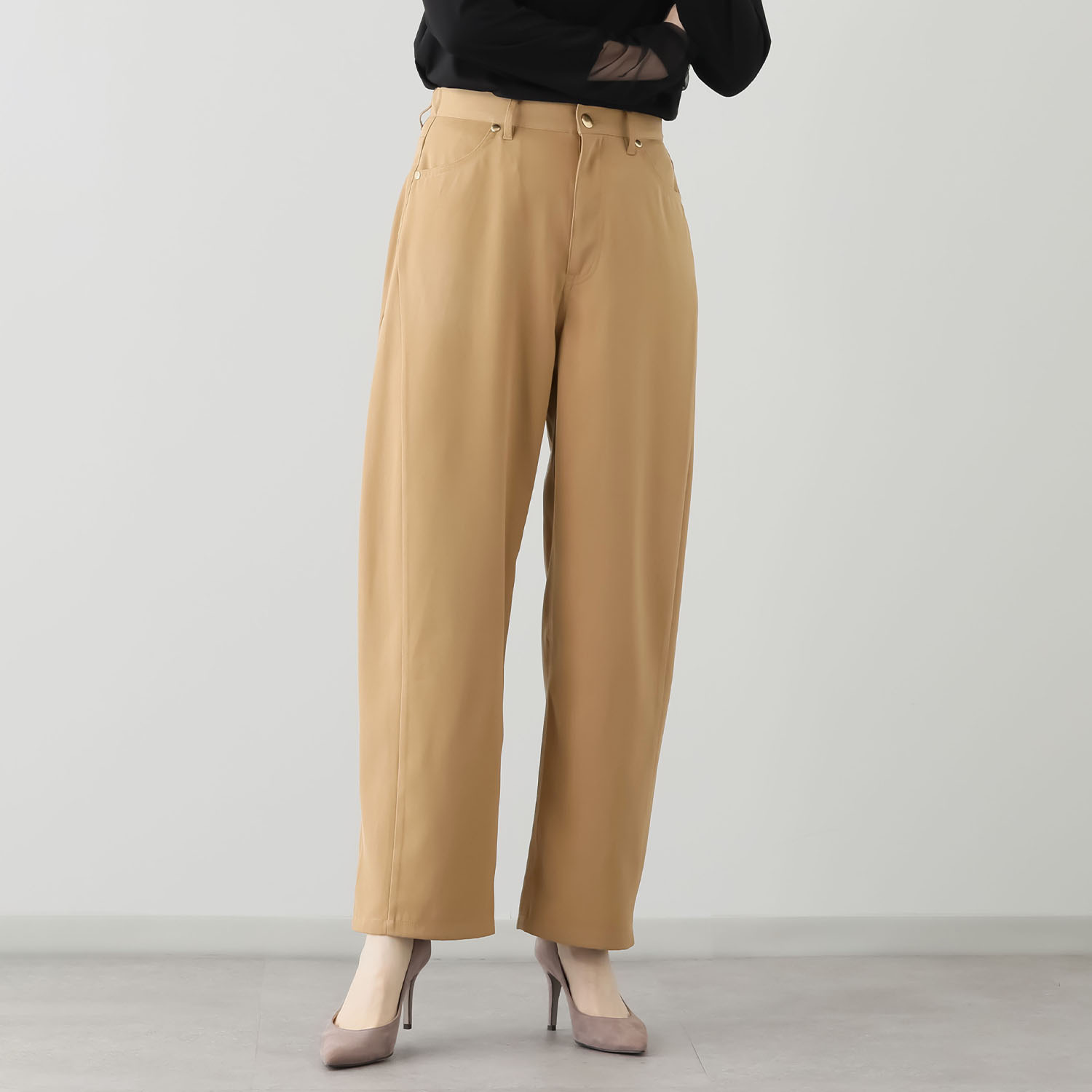 ラ　ヴァーグ　デトワール カジュアルから きれいめまで 幅広いスタイリング可能な バレルパンツ