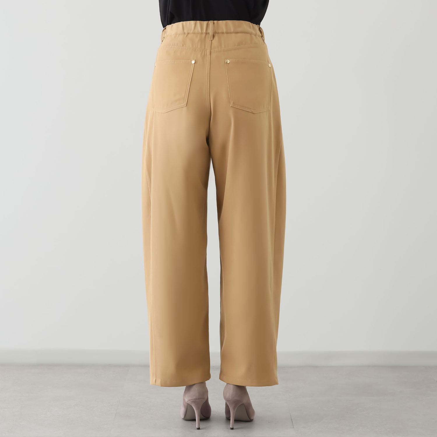 ラ　ヴァーグ　デトワール カジュアルから きれいめまで 幅広いスタイリング可能な バレルパンツ