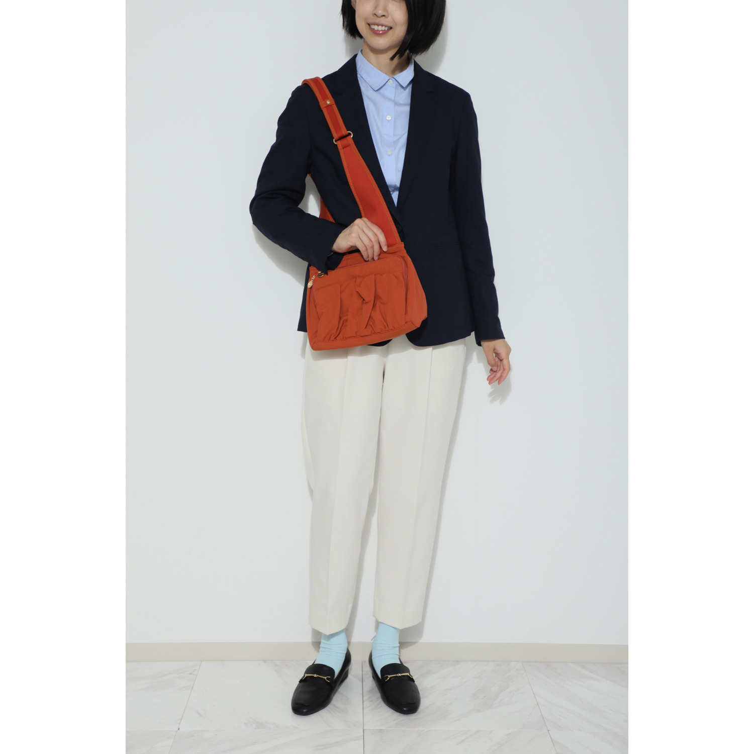 ウニカ 人間工学に基づいた ふんわりギャザー 軽量ショルダーバッグ