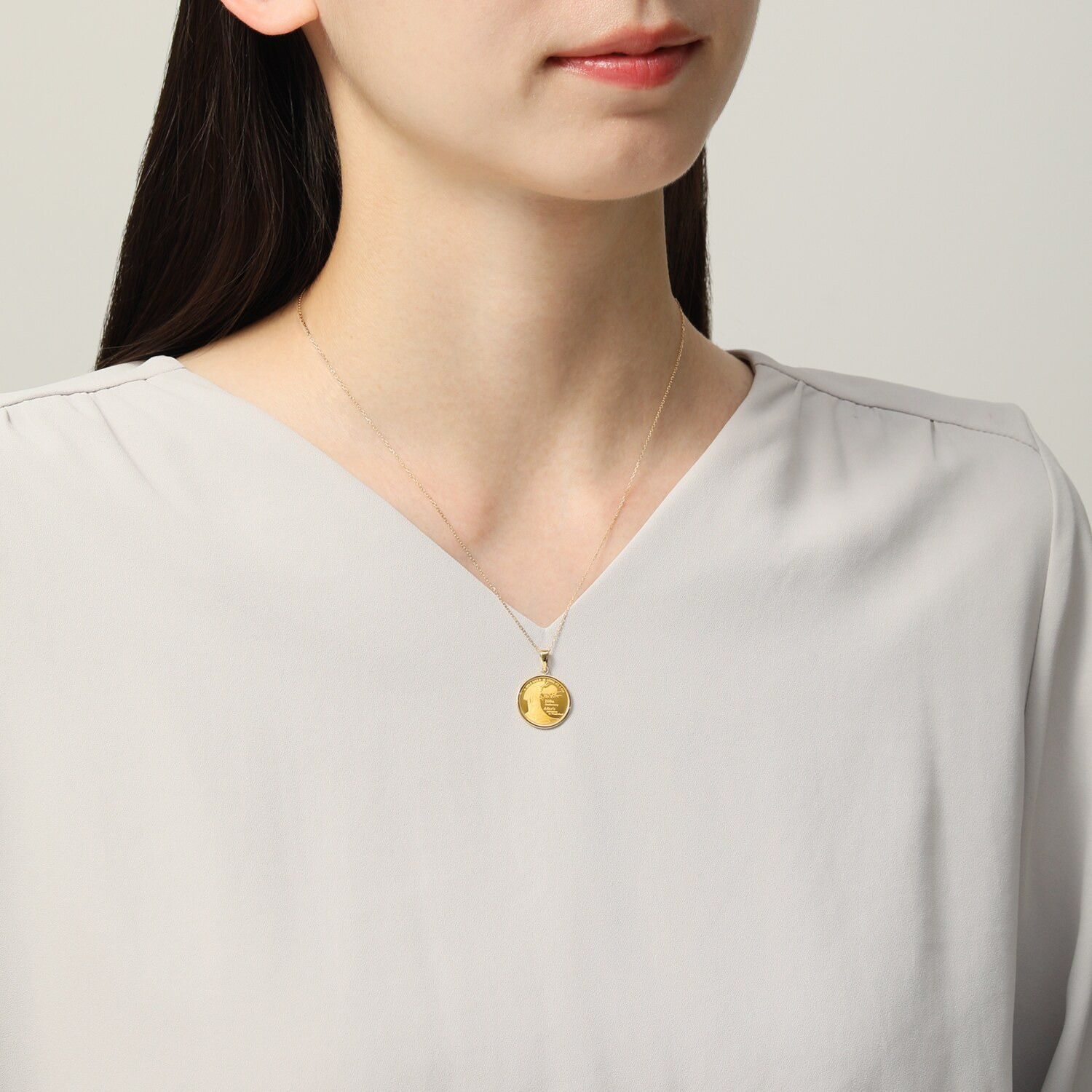 チェルカーレ 純金　ロイヤルミント製造 ２０２５年 不思議の国のアリス コインペンダントトップ ＜１／２０オンス＞