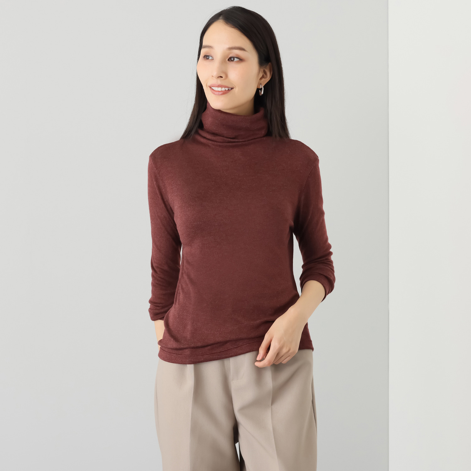 ココンライフ　ドゥ 吸湿発熱＆吸放湿 子猫のタッチ シルク混 ボトルネックプルオーバー