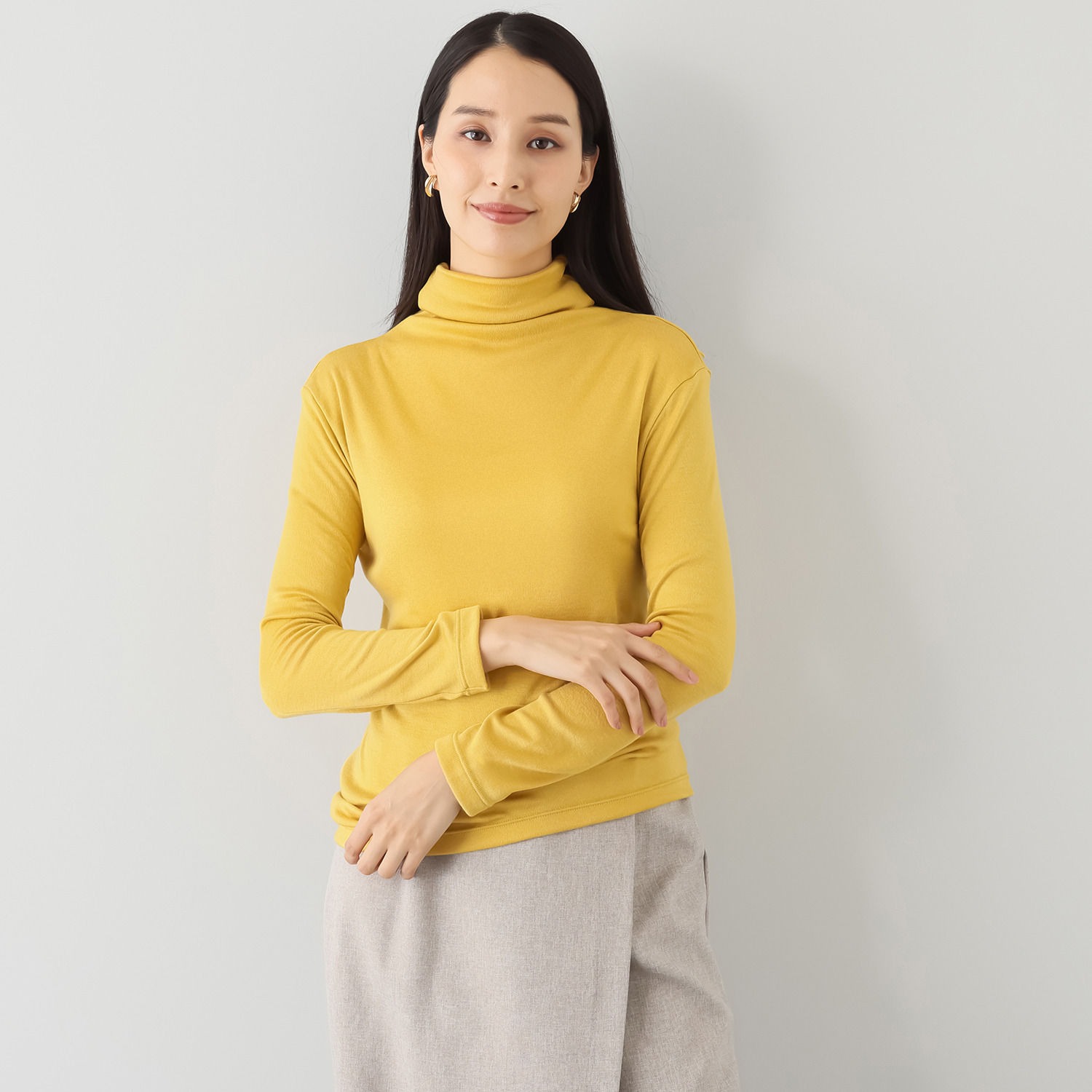 ココンライフ　ドゥ 吸湿発熱＆吸放湿 子猫のタッチ シルク混 ボトルネックプルオーバー