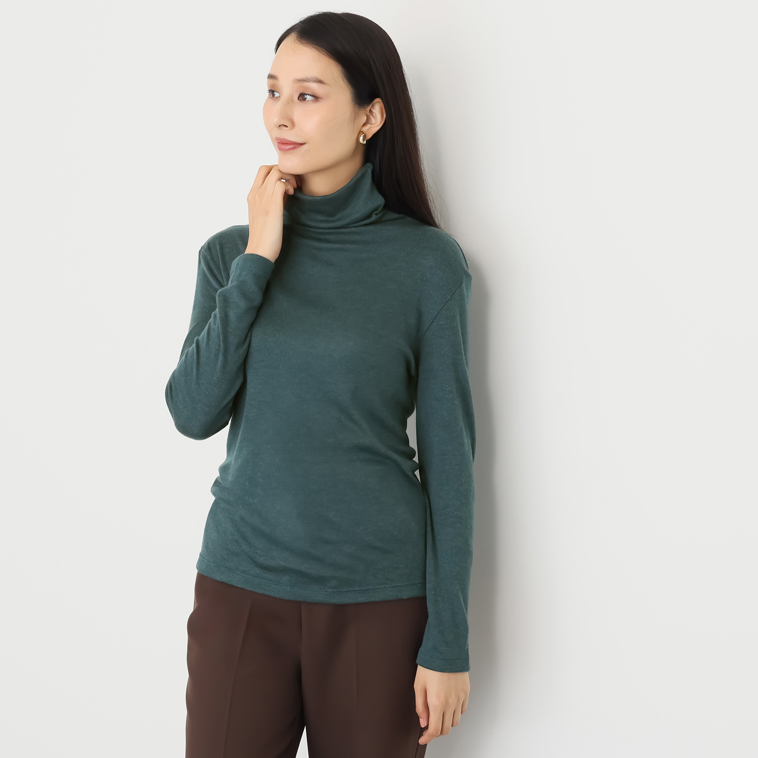 ココンライフ　ドゥ 吸湿発熱＆吸放湿 子猫のタッチ シルク混 ボトルネックプルオーバー