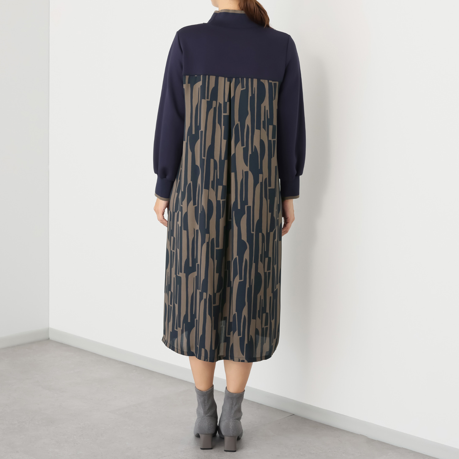 スタイル・ラヴィー サテンジョーゼット 幾何学柄プリント ワンピース