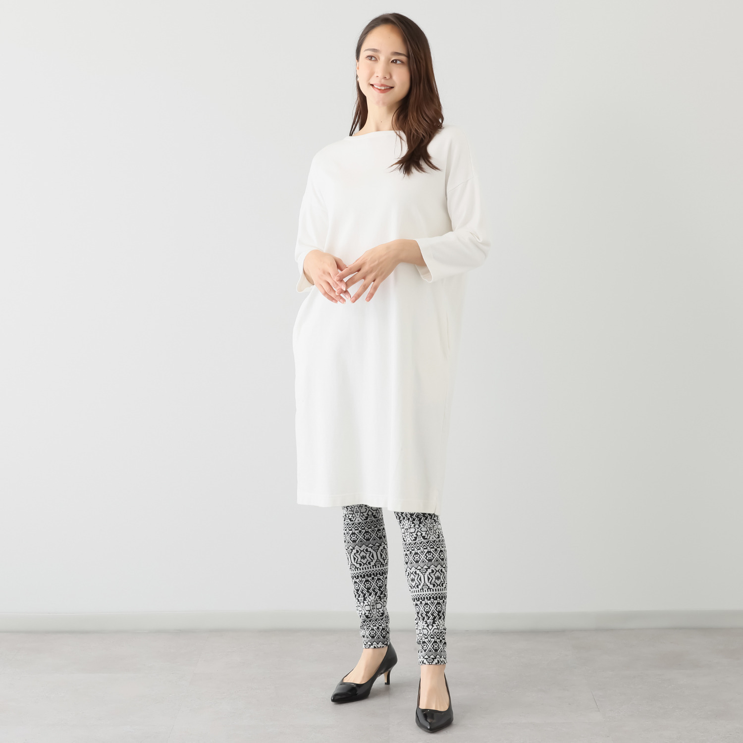 ココンライフ　ドゥ 吸湿発熱＆吸放湿 サーモギア（Ｒ） ジャガード アラベスク柄レギンス