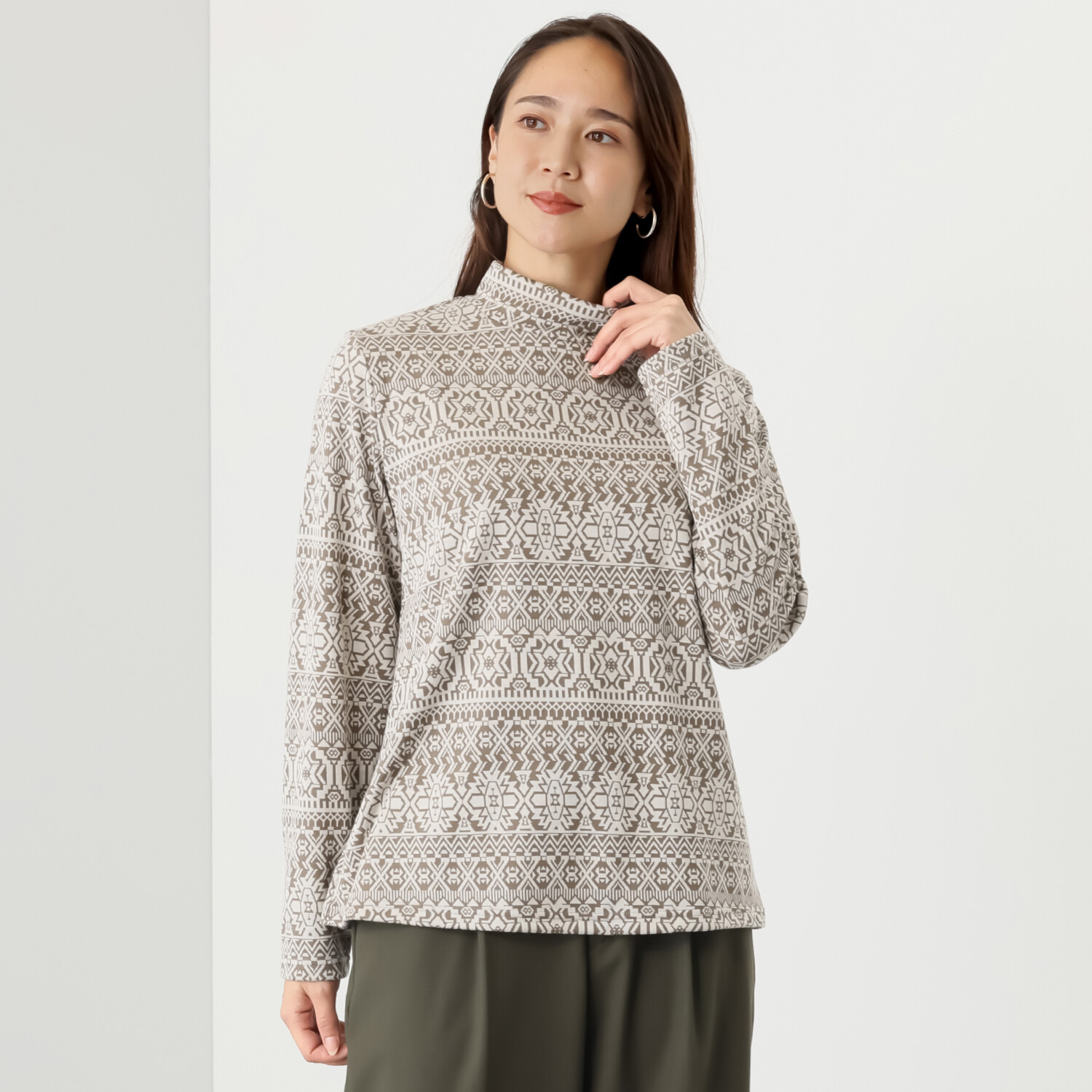 ココンライフ　ドゥ 吸湿発熱＆吸放湿 サーモギア（Ｒ） ジャガード アラベスク柄 ハイネックプルオーバー