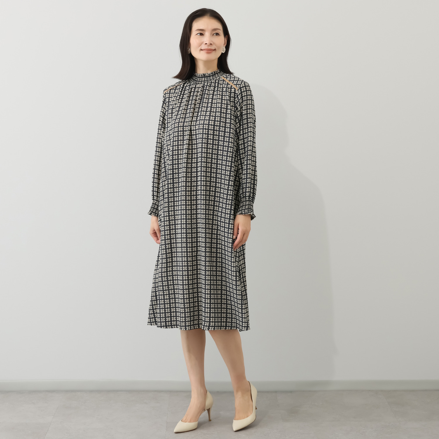 アリュメット シャーリングネック 幾何柄ワンピース