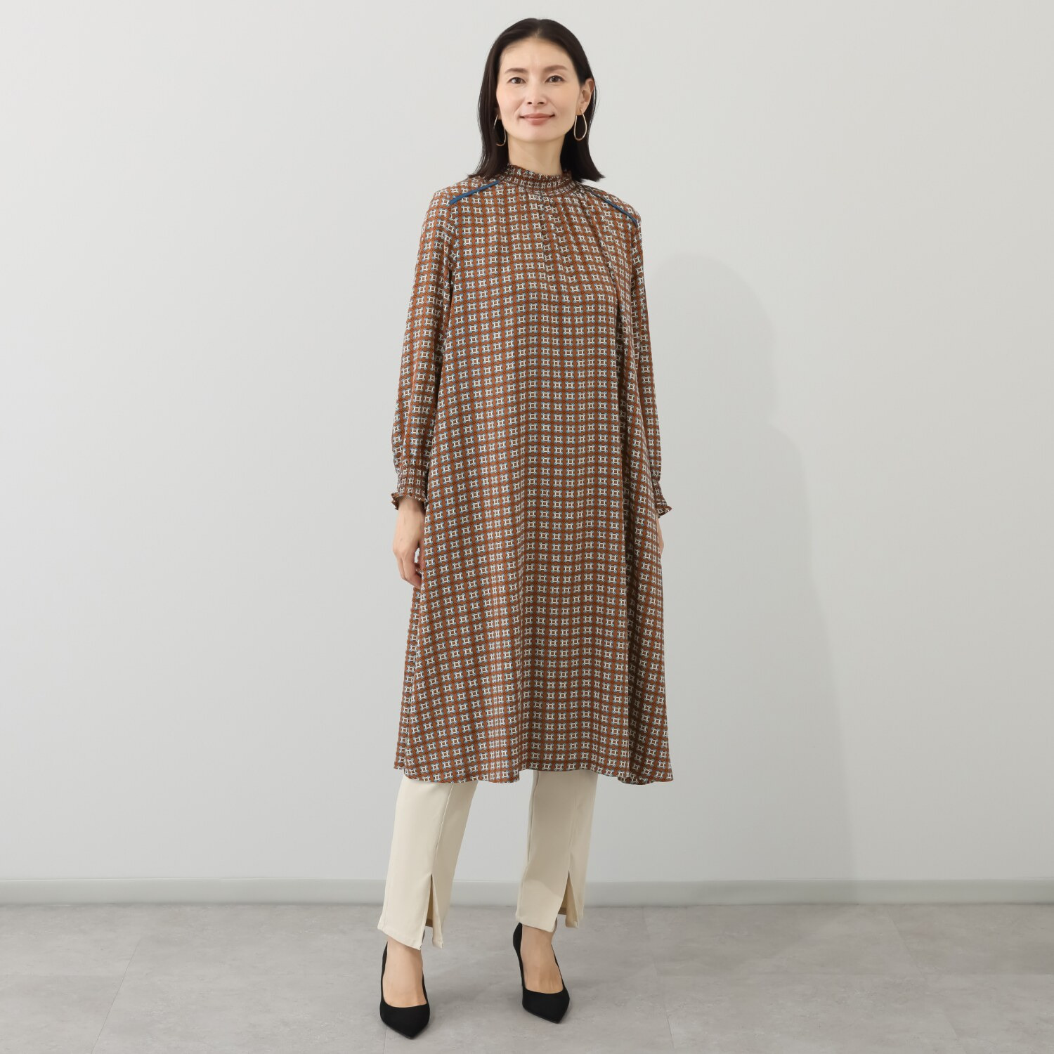 アリュメット シャーリングネック 幾何柄ワンピース