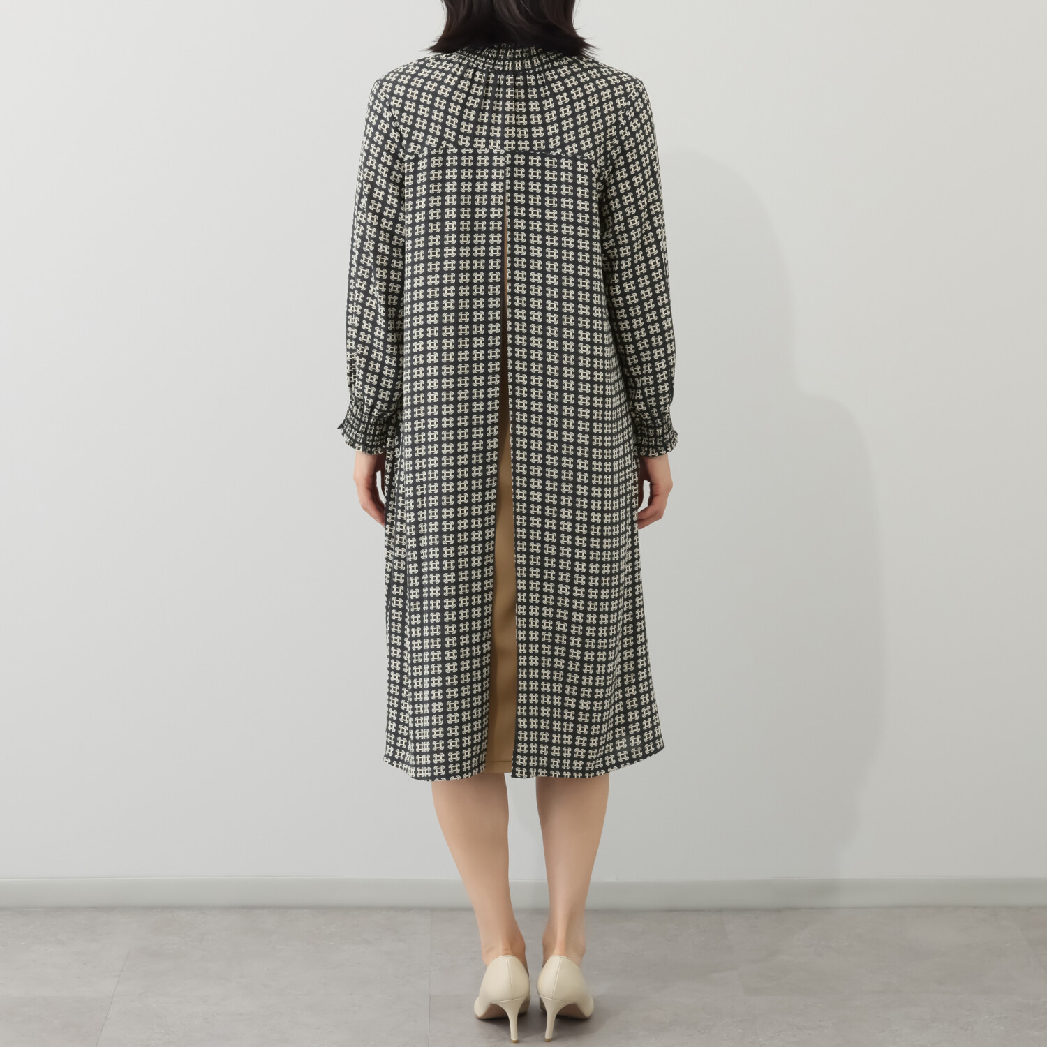アリュメット シャーリングネック 幾何柄ワンピース