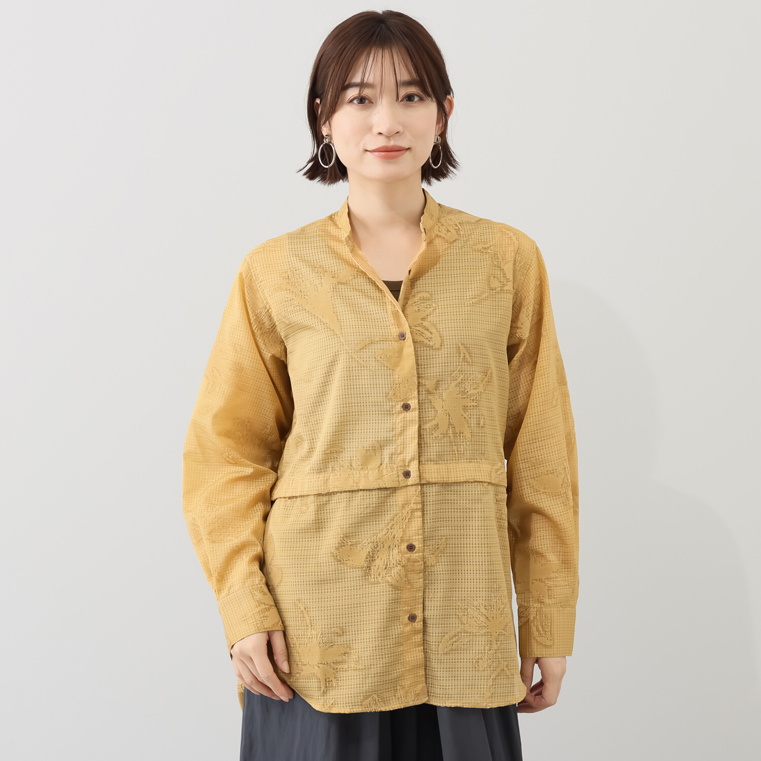 ウノ・ウノ・ドゥーエ 着丈アレンジで着回し抜群 フロッキープリント 大人のシアーシャツ