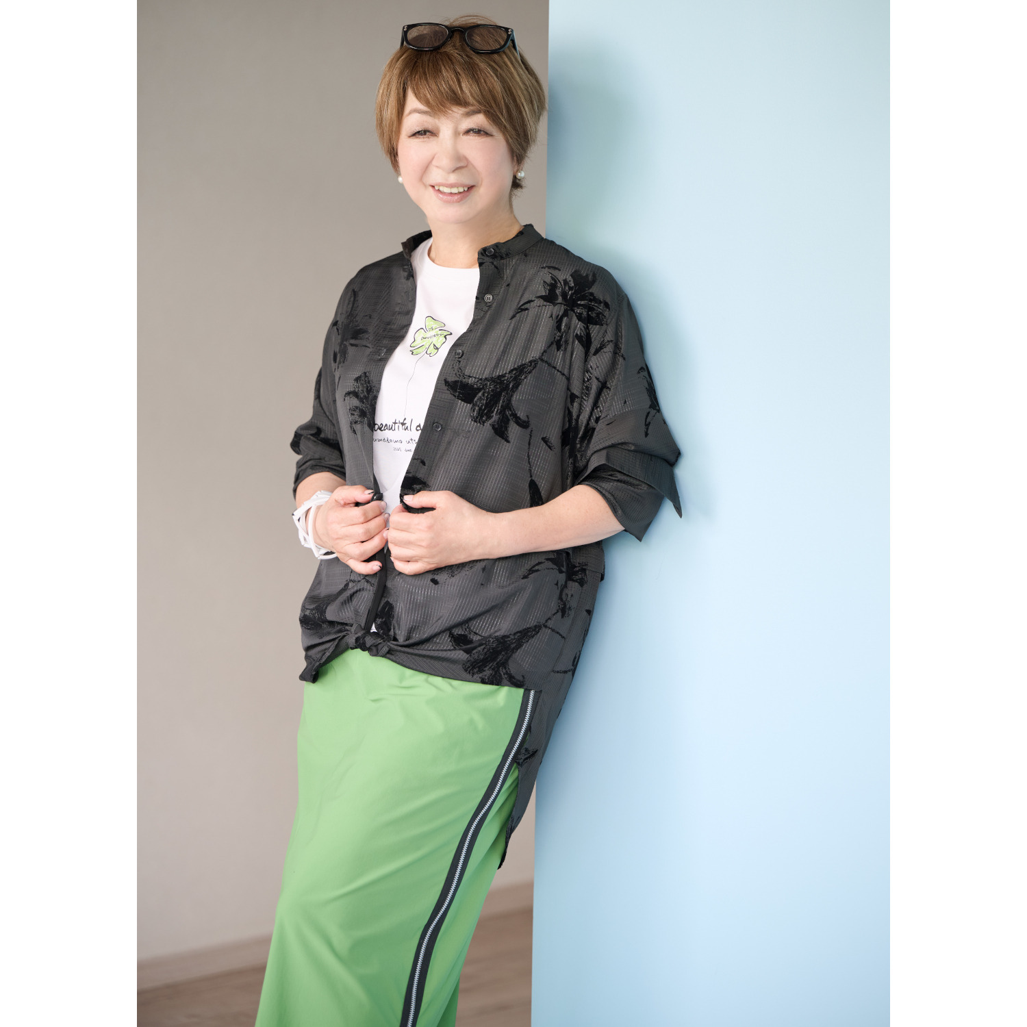 ウノ・ウノ・ドゥーエ 着丈アレンジで着回し抜群 フロッキープリント 大人のシアーシャツ