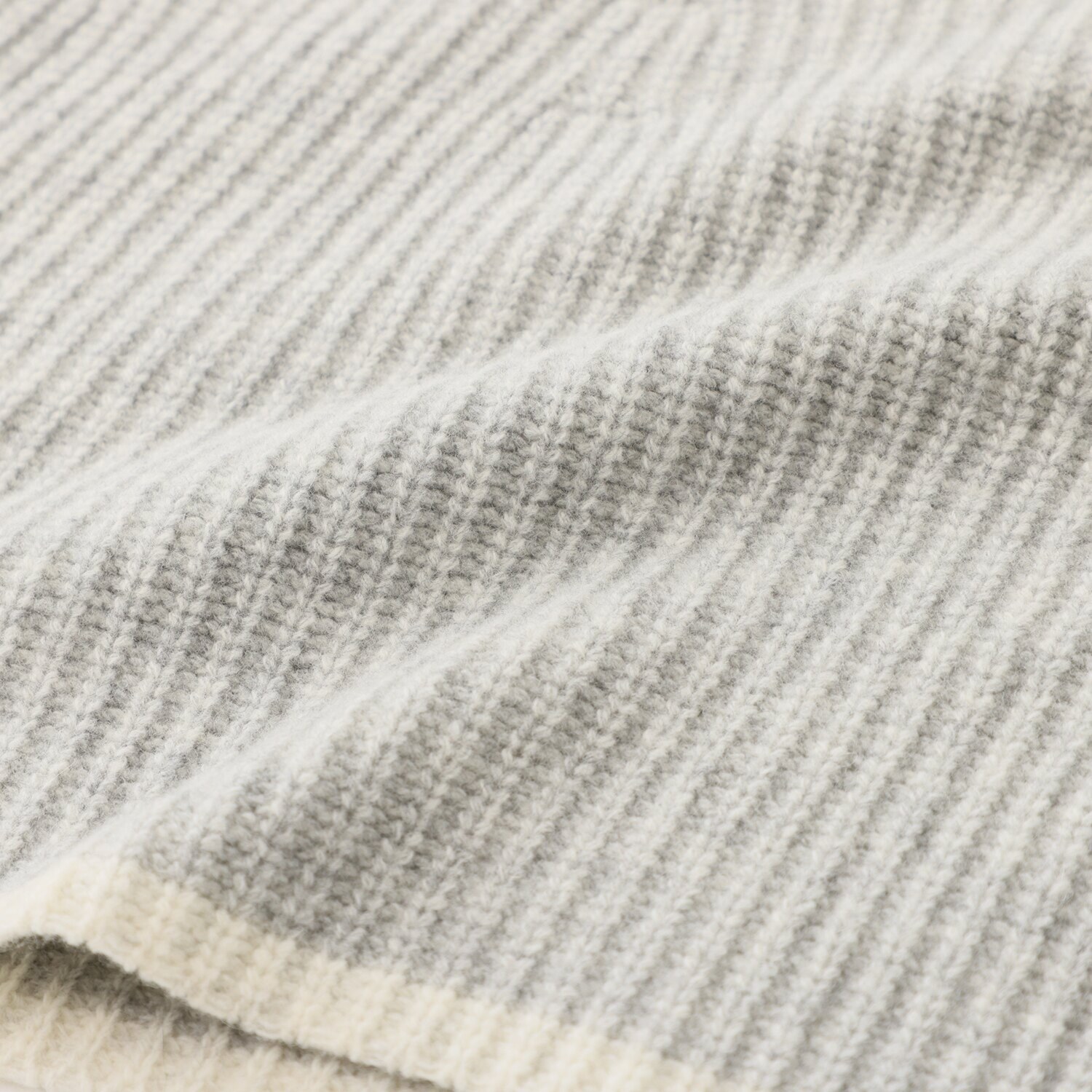 ベル・モード 日本製 タスマニア ラムウール１００％ ポンチョ