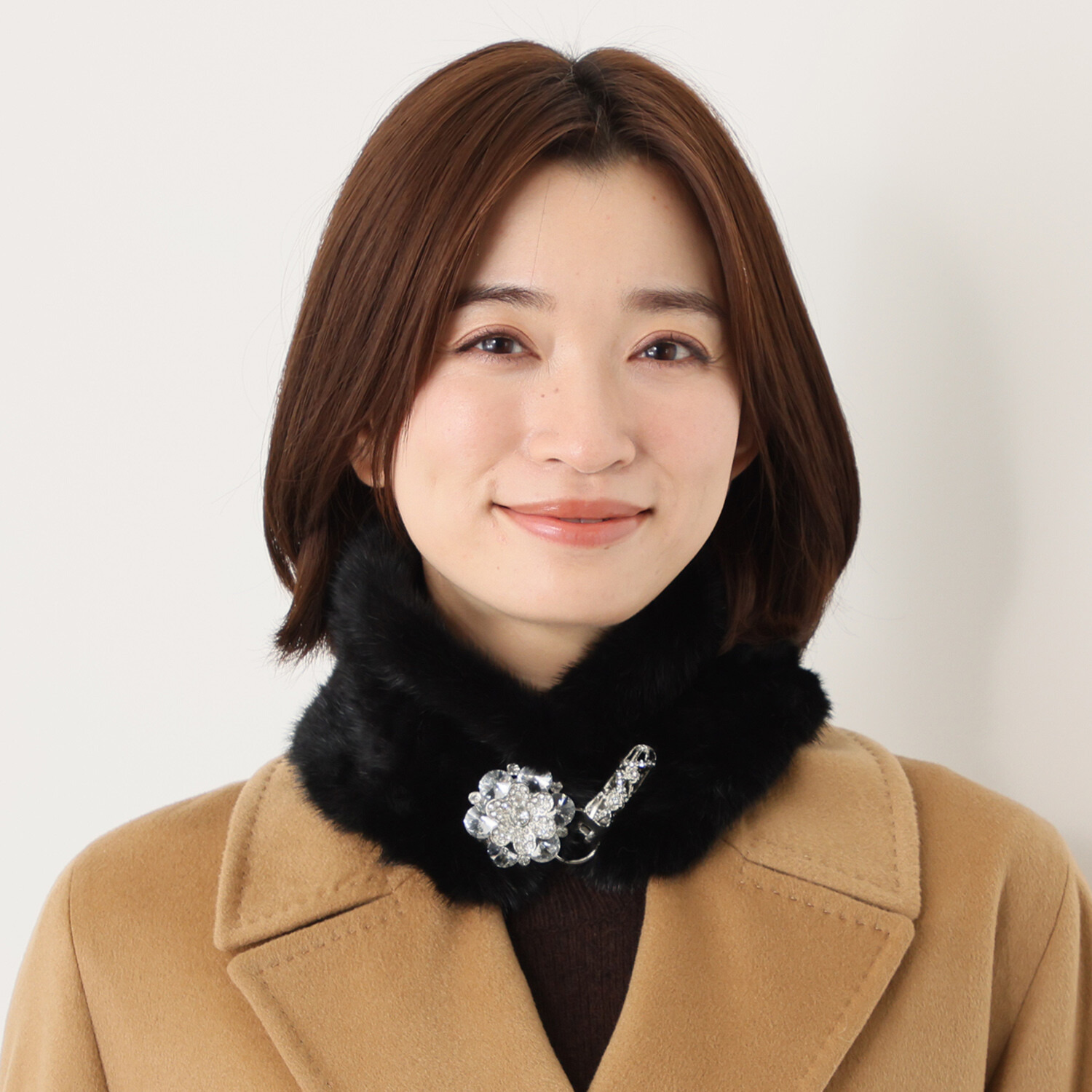 ティエドゥール きらきらビジュウ アクセント ミンクヤーンマフラー