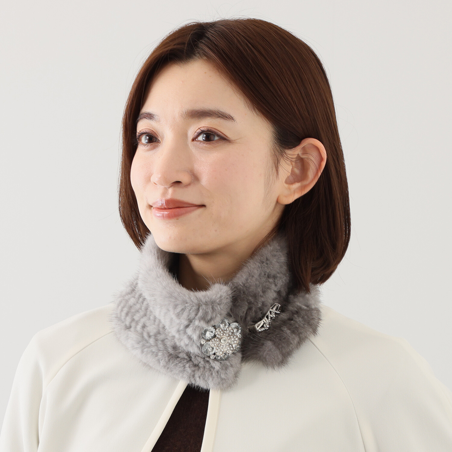 ティエドゥール きらきらビジュウ アクセント ミンクヤーンマフラー