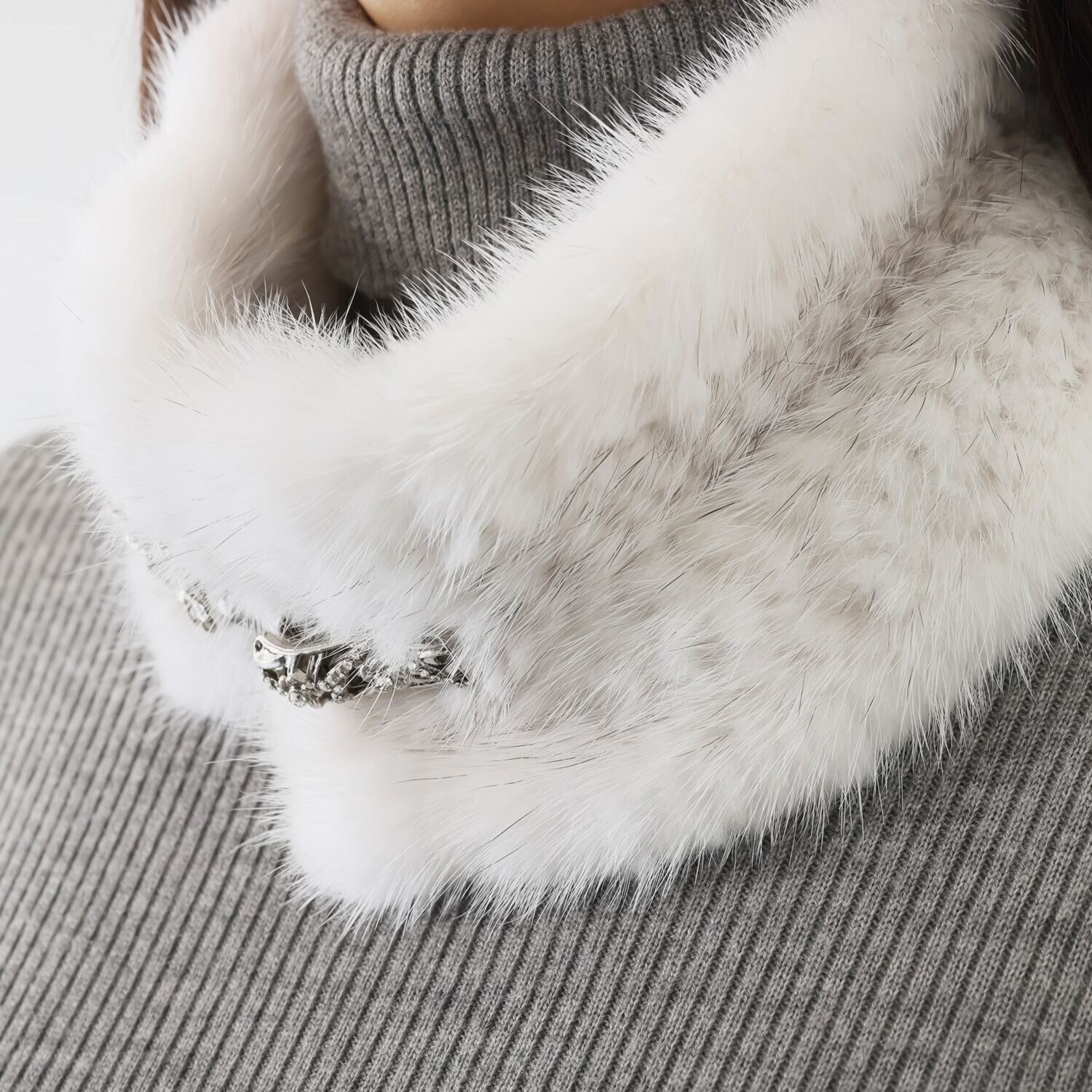 ティエドゥール きらきらビジュウ アクセント ミンクヤーンマフラー