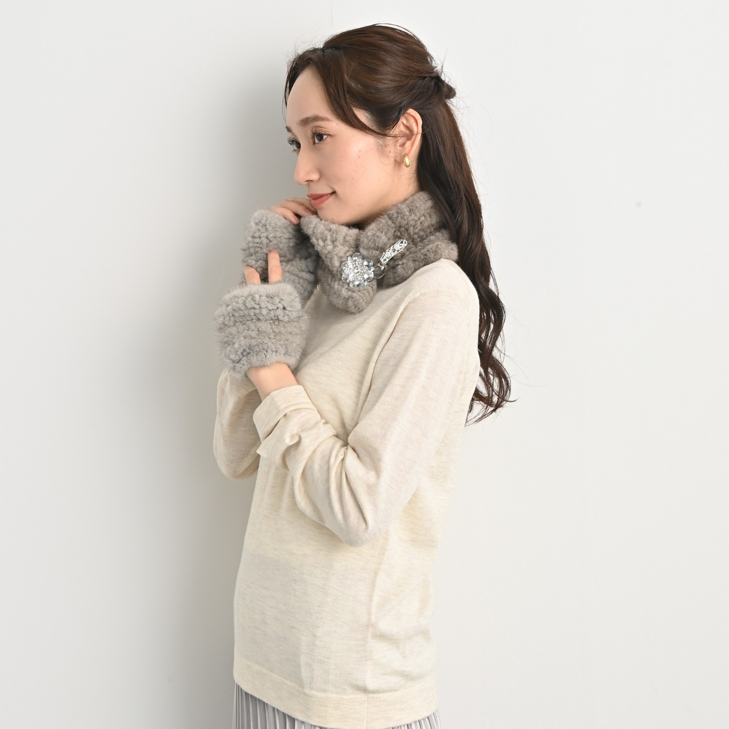 ティエドゥール きらきらビジュウ アクセント ミンクヤーンマフラー