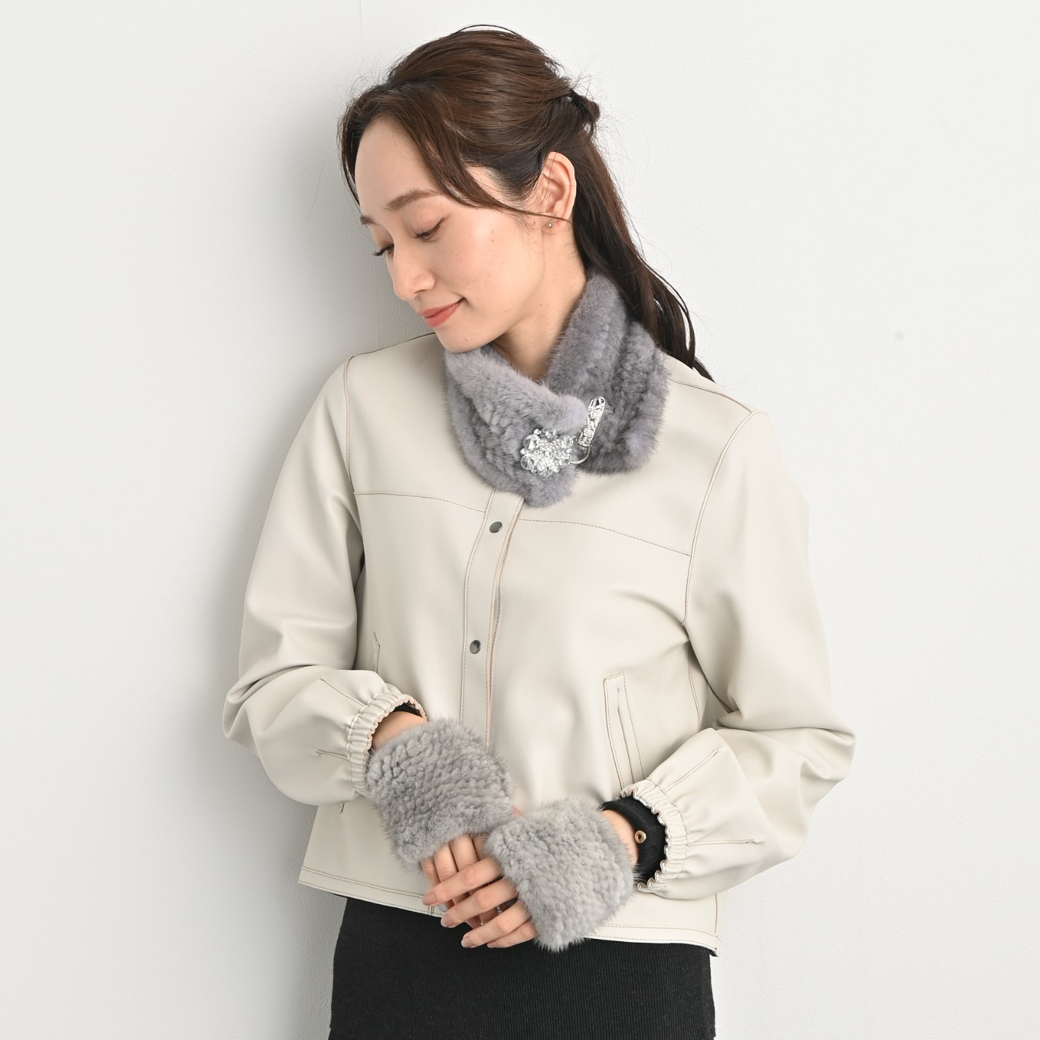 ティエドゥール きらきらビジュウ アクセント ミンクヤーンマフラー