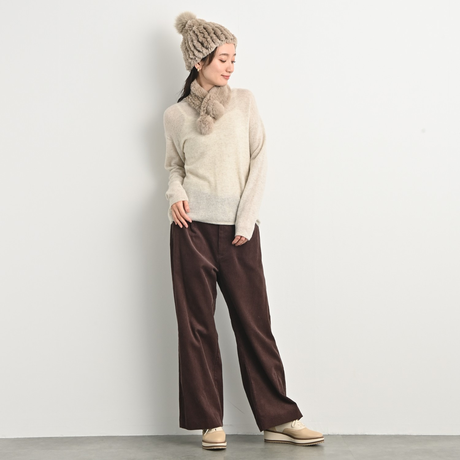 ティエドゥール レッキスラビットヤーン ポンポンアクセント マフラー