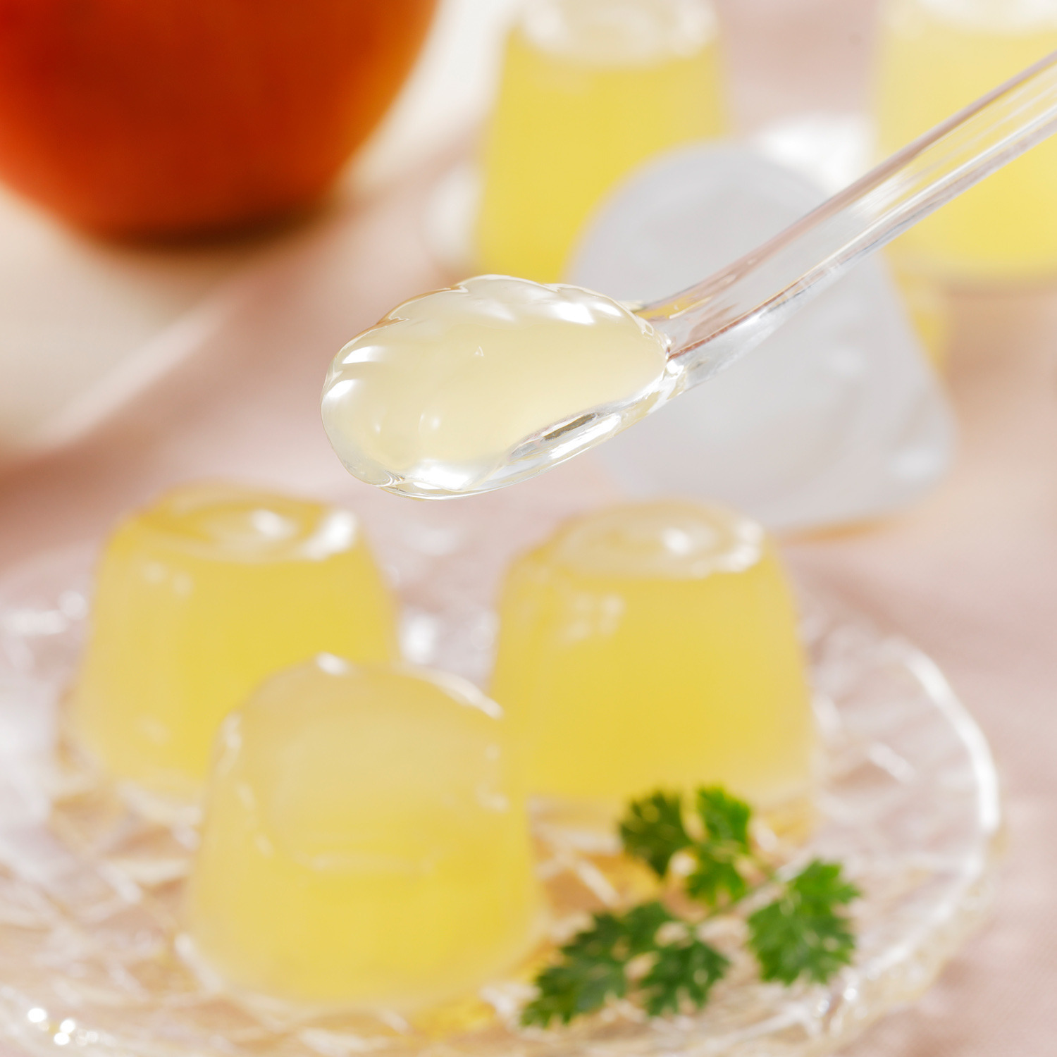 国産果汁使用 とろけるようなやわらかさ すりおろしりんごゼリー