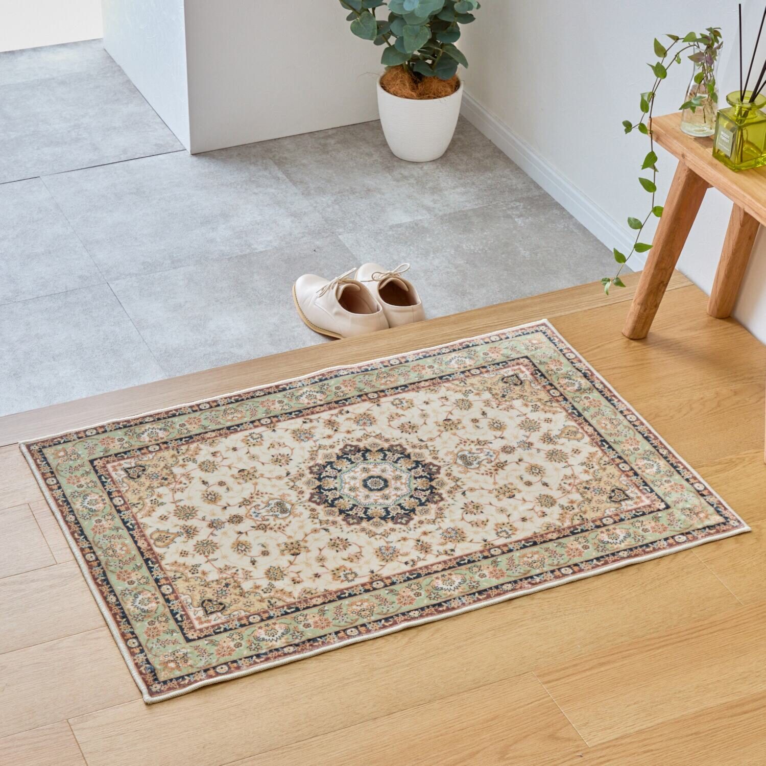 格調高い ペルシャンデザイン 手触りなめらか プルメイジュマット ＜６０×９０ｃｍ＞