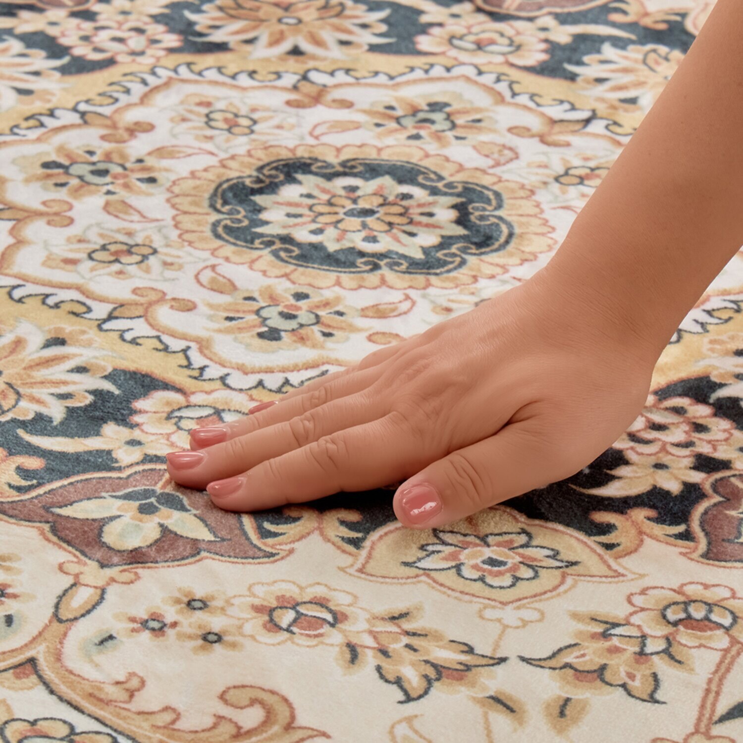 格調高い ペルシャンデザイン 手触りなめらか プルメイジュマット ＜６０×９０ｃｍ＞