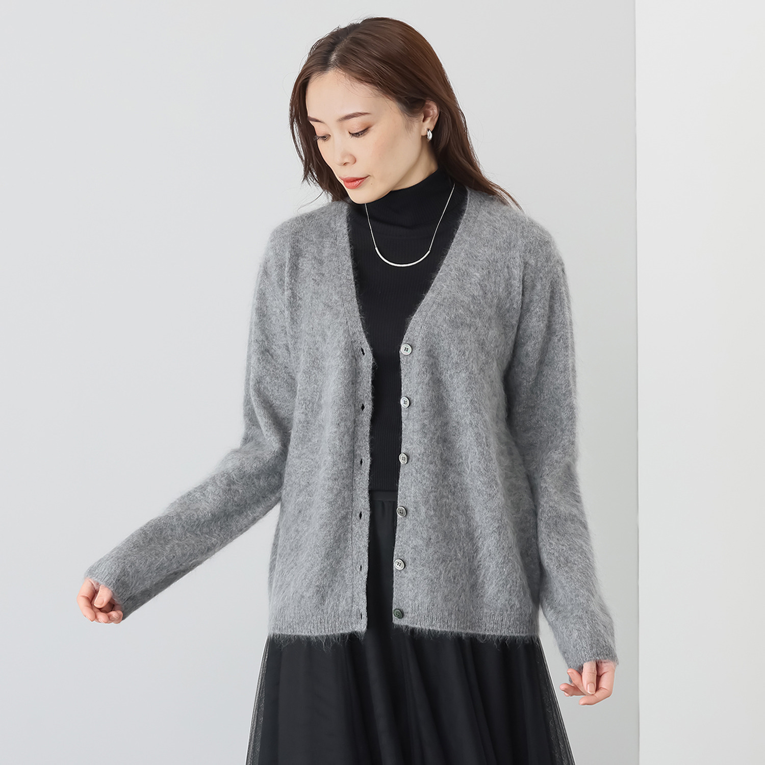 タルマス　ブランチ ウール１００％ ファー加工 Ｖネックカーディガン