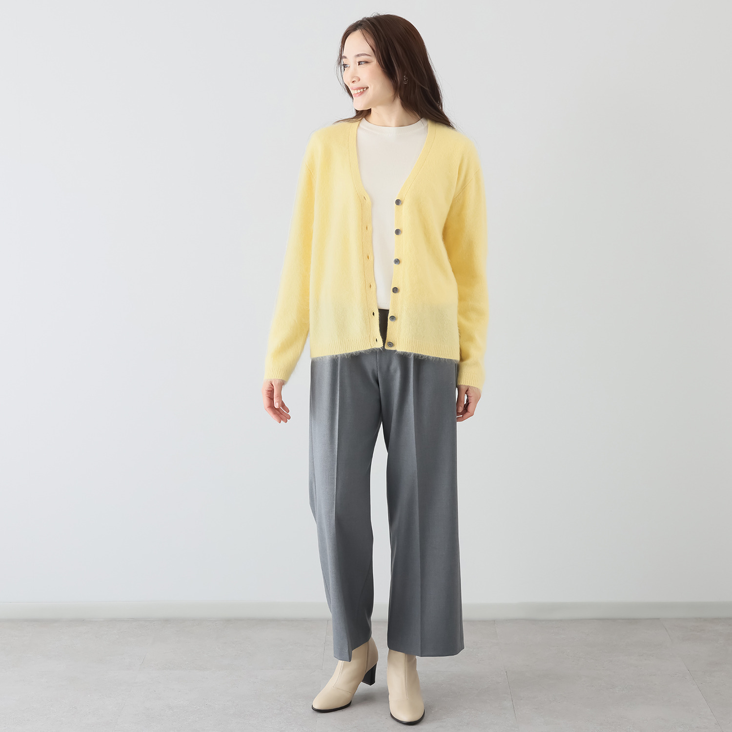 タルマス　ブランチ ウール１００％ ファー加工 Ｖネックカーディガン