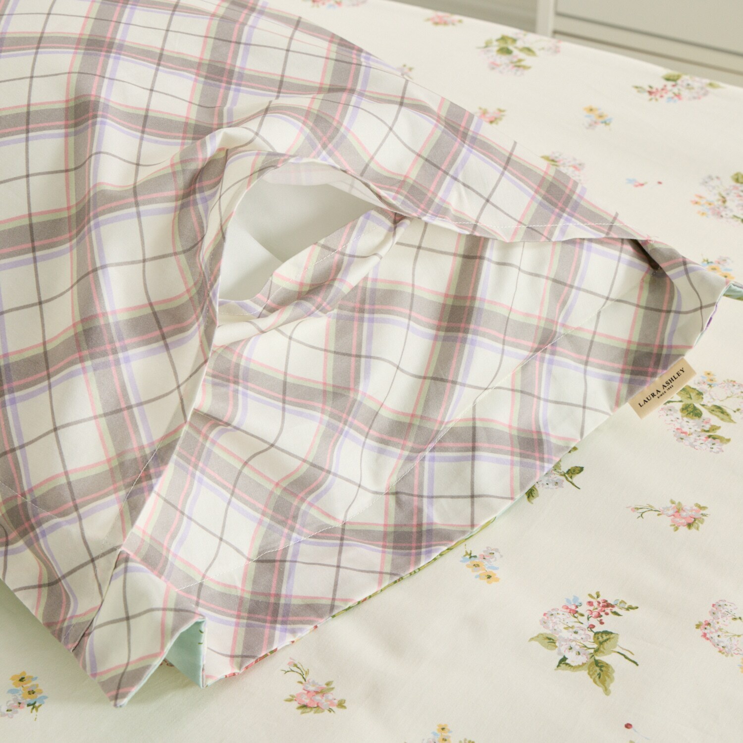 ローラアシュレイ ローズモア コットン１００％サテン ピローケース