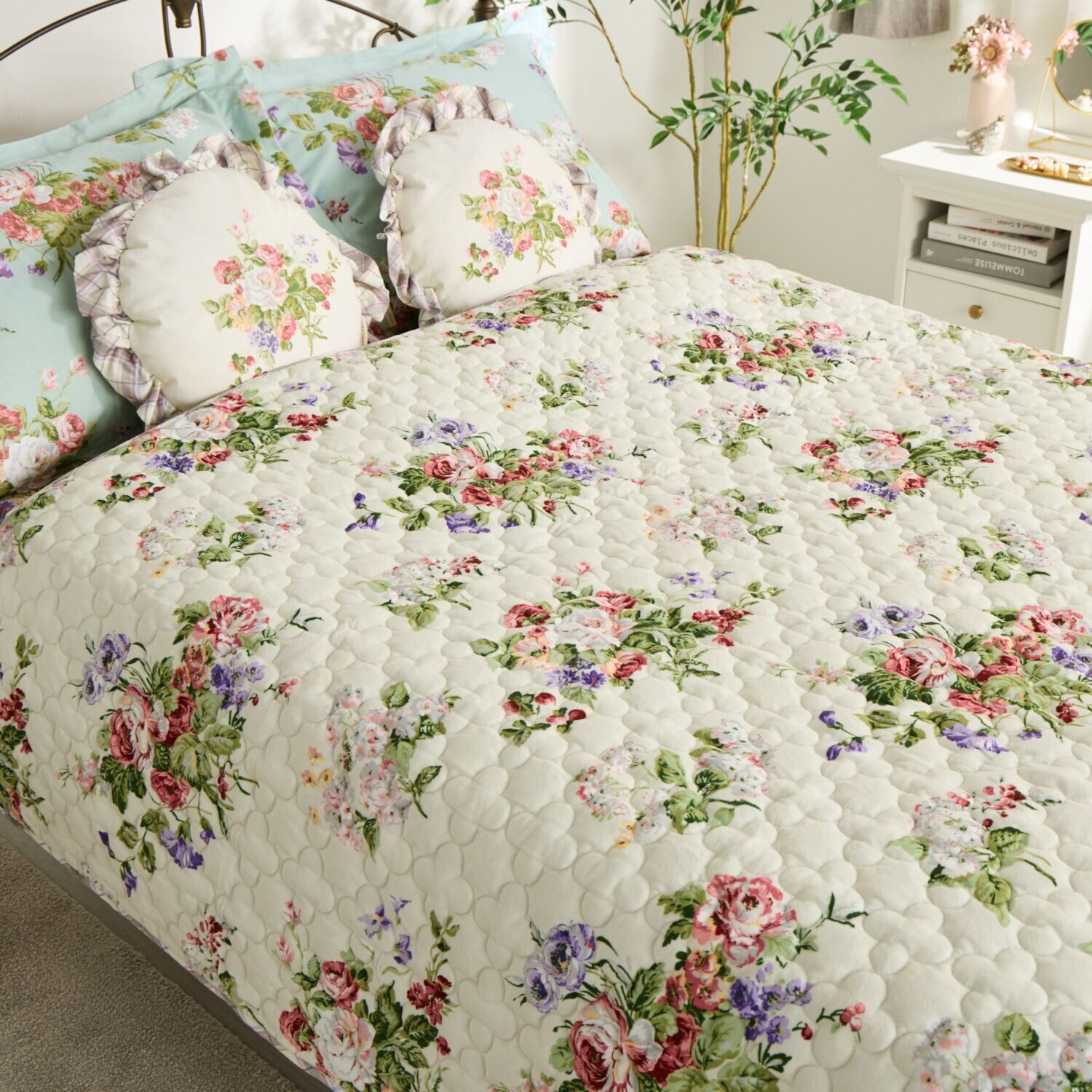 ローラアシュレイ ローズモア キルトマルチカバー ＜１９０×１９０ｃｍ＞